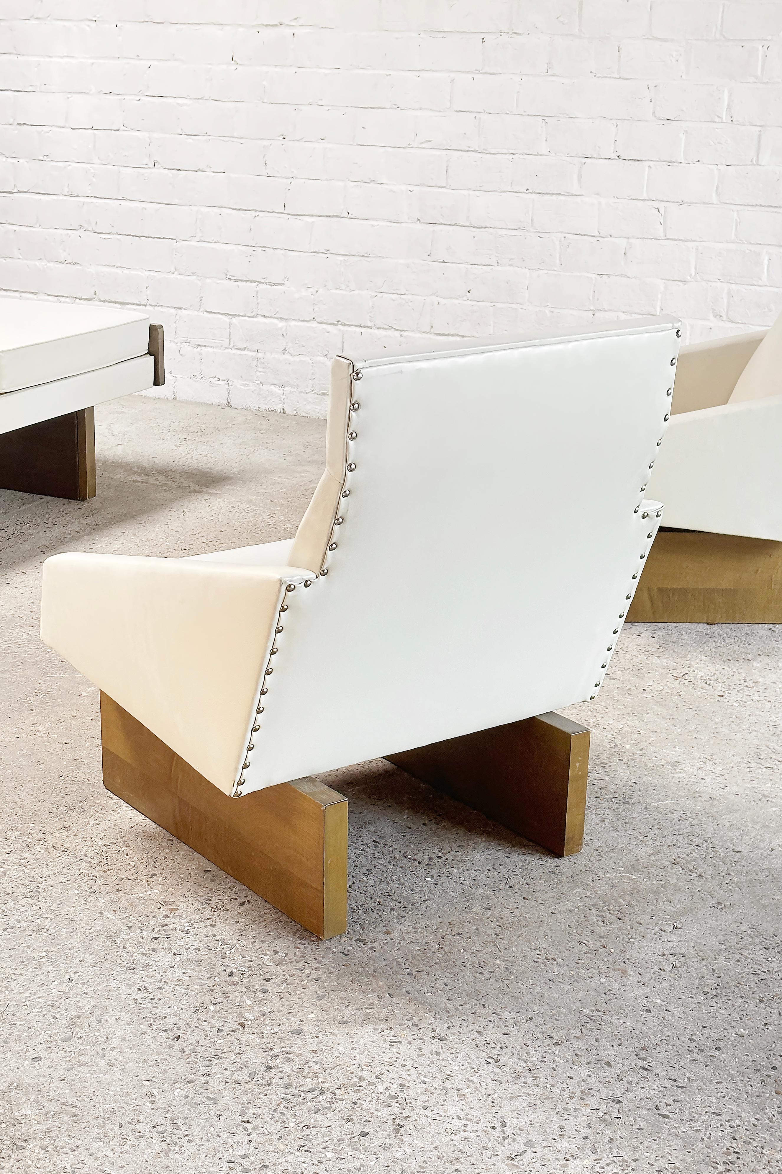 French Modernist Living Room Sofa Set In White Leather, 1950's For Sale 10