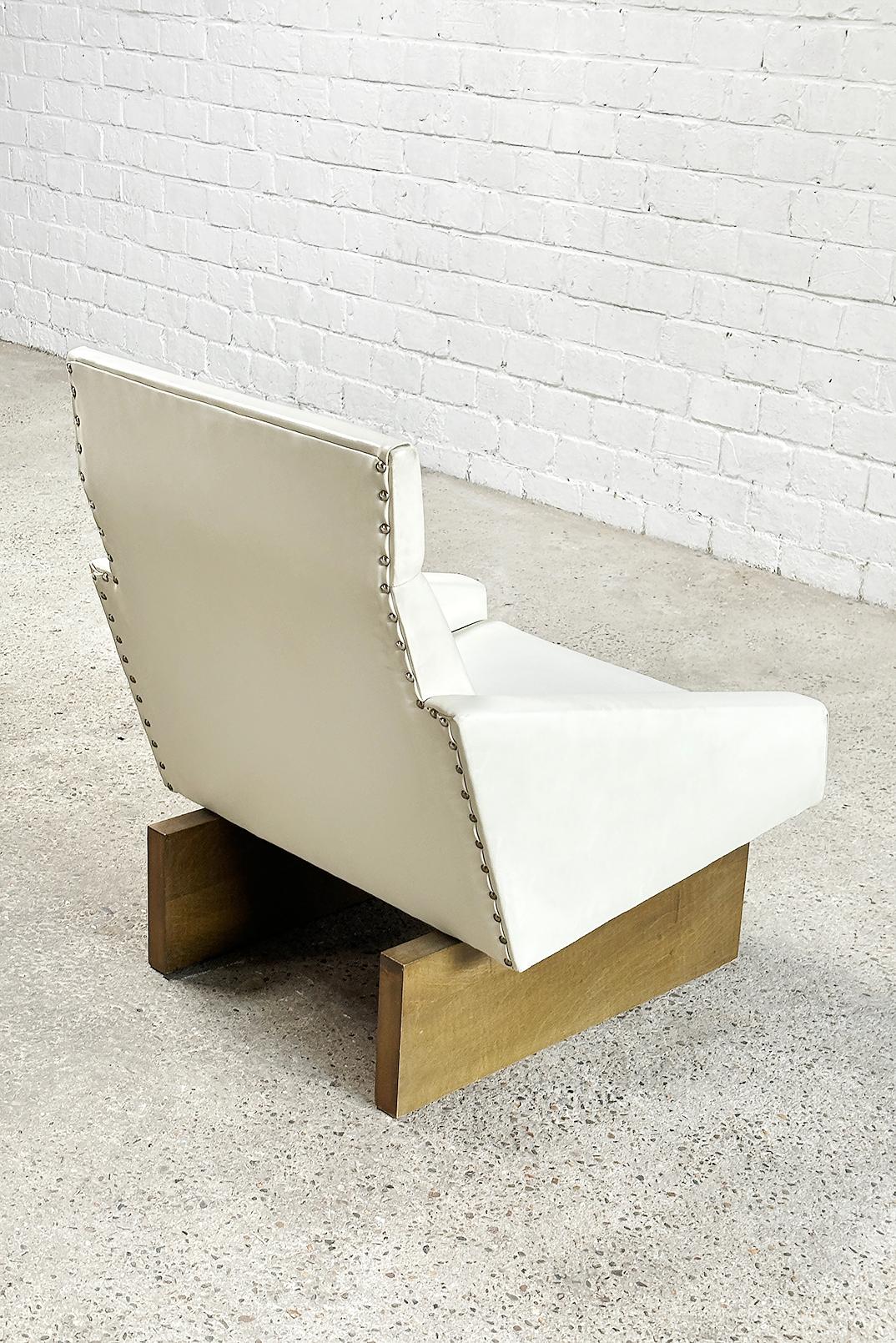 French Modernist Living Room Sofa Set In White Leather, 1950's For Sale 11