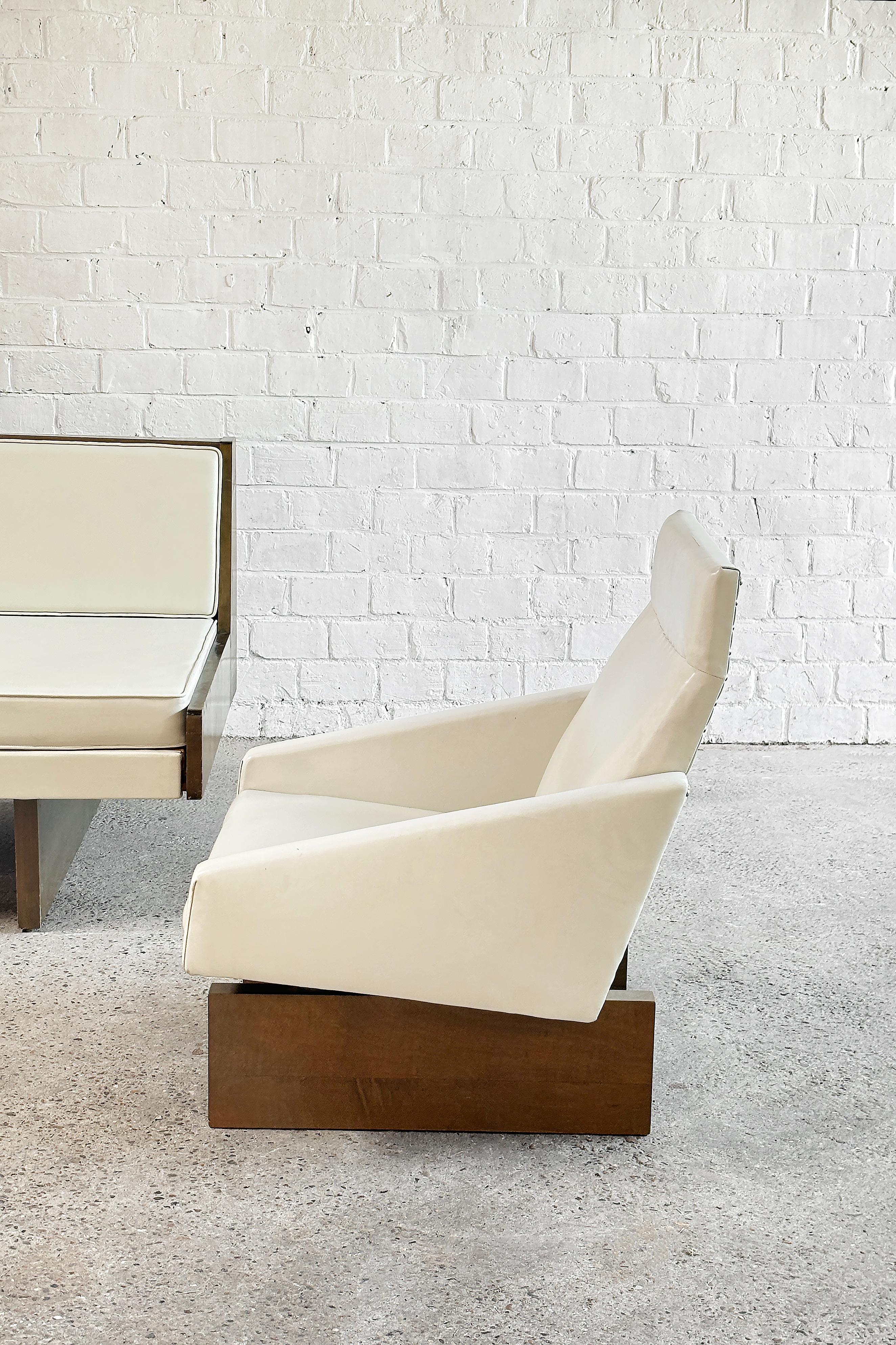 Mid-20th Century French Modernist Living Room Sofa Set In White Leather, 1950's For Sale
