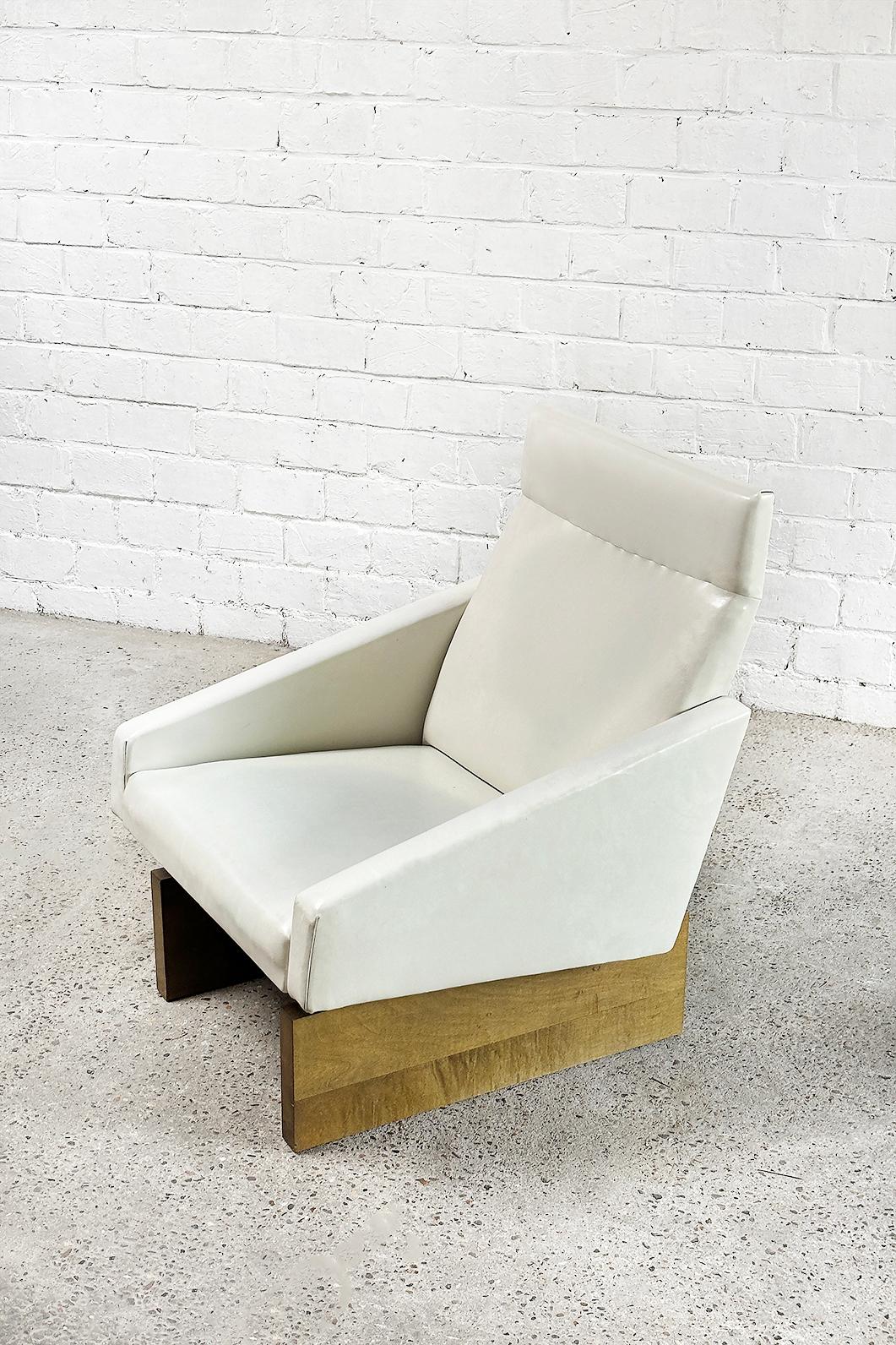 French Modernist Living Room Sofa Set In White Leather, 1950's For Sale 2