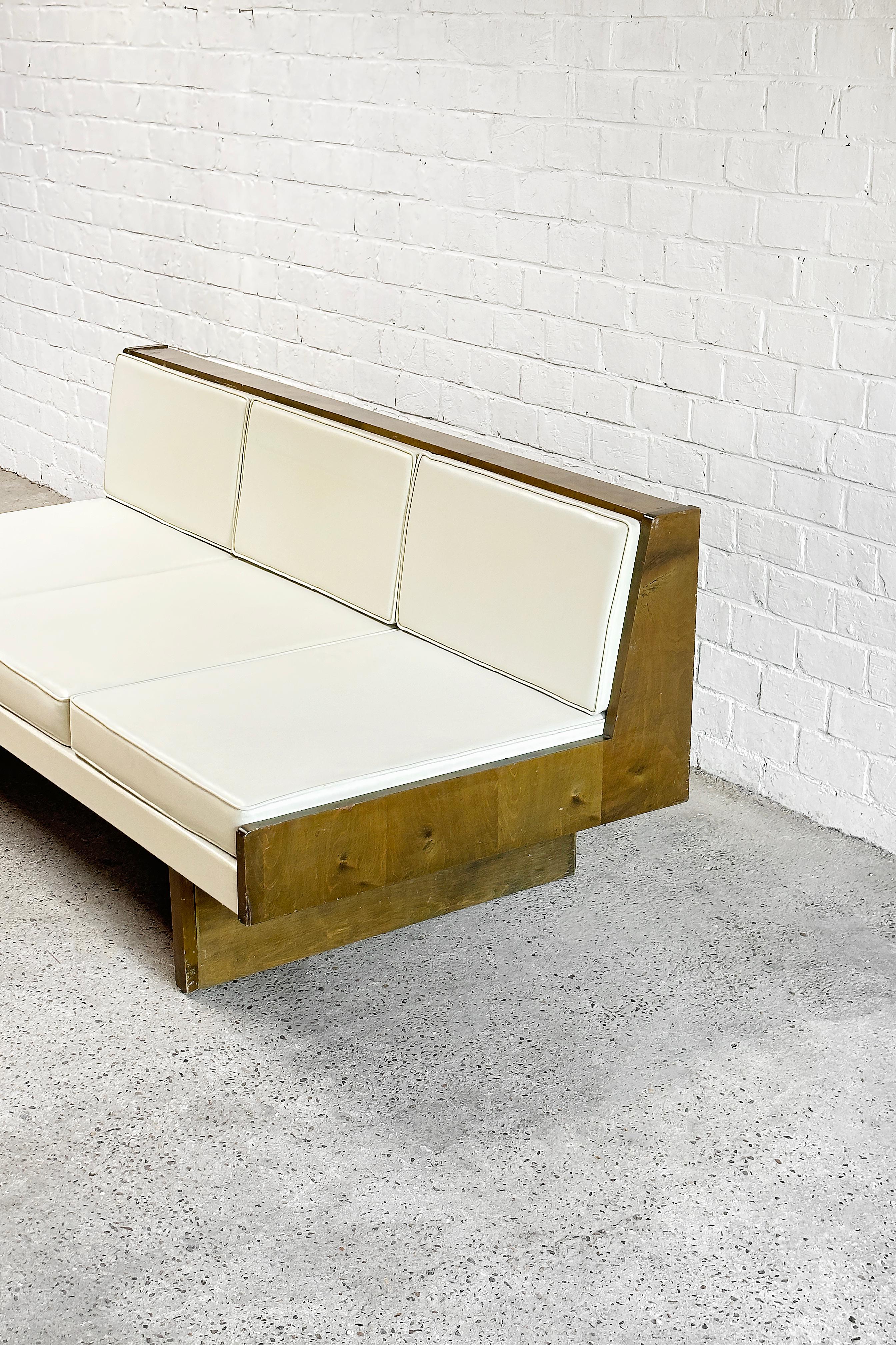 French Modernist Living Room Sofa Set In White Leather, 1950's For Sale 3