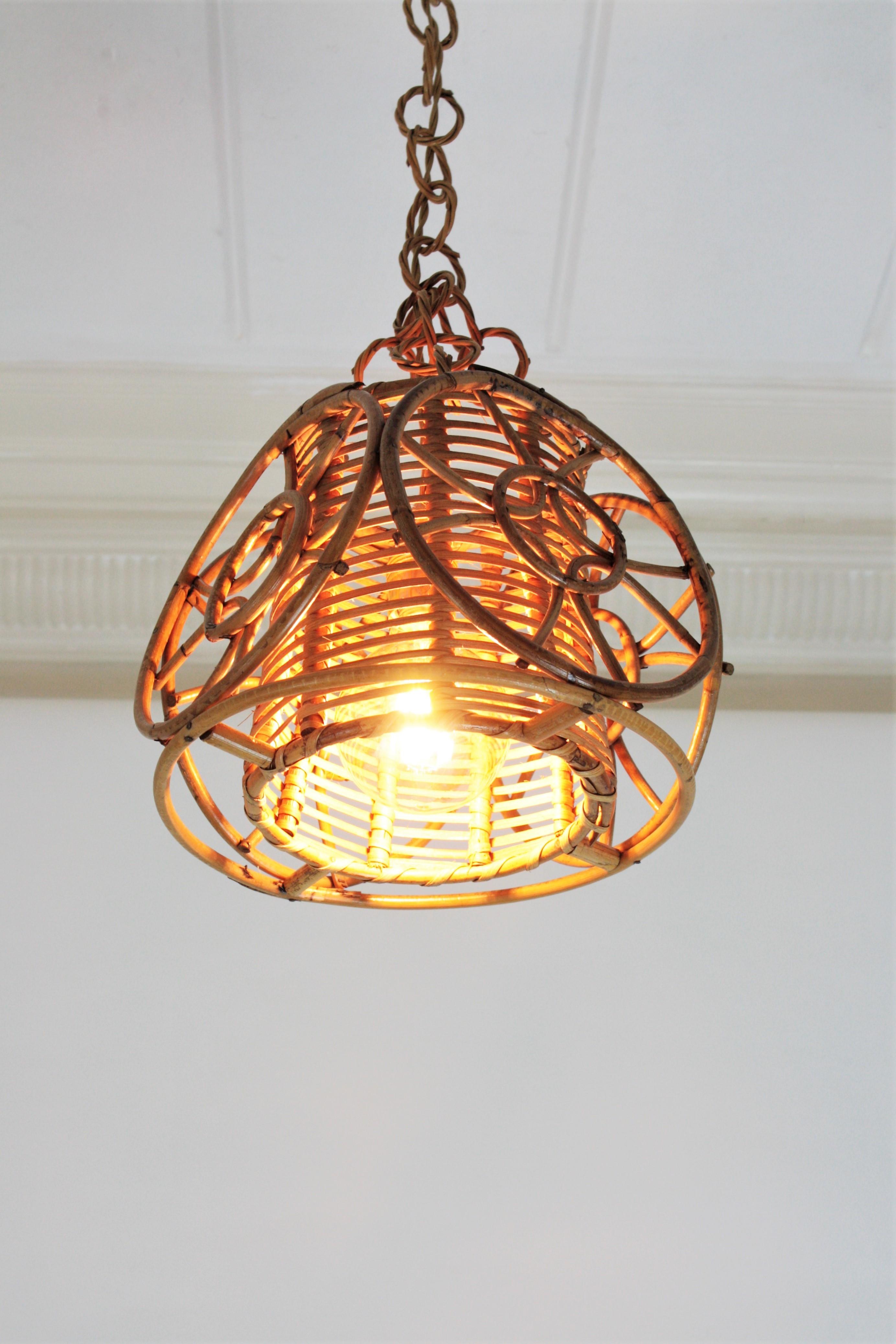 French Modernist Rattan Pendant Hanging Lamp with Circle Decorations For Sale 1