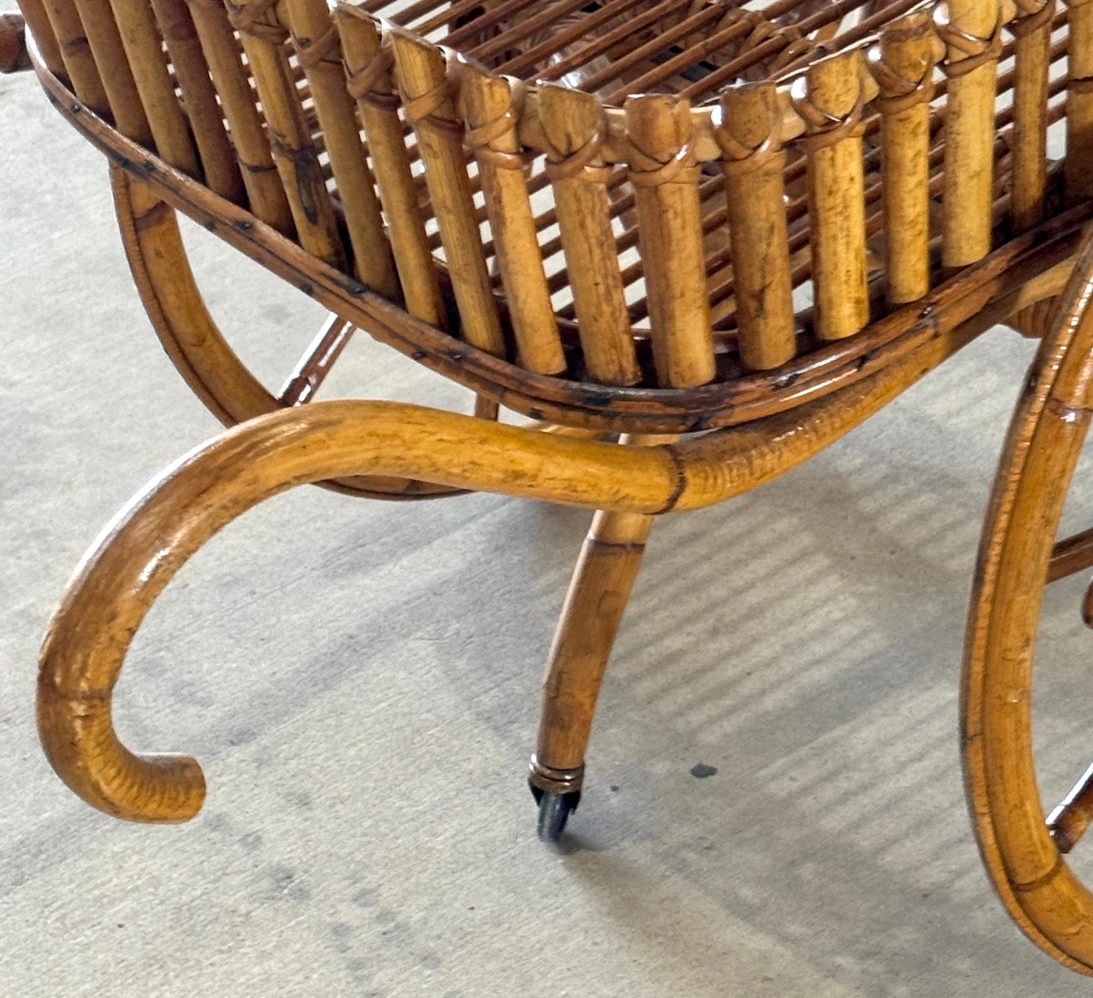 Carrito de bar o de flores de ratán modernista francés con botelleros en venta 2
