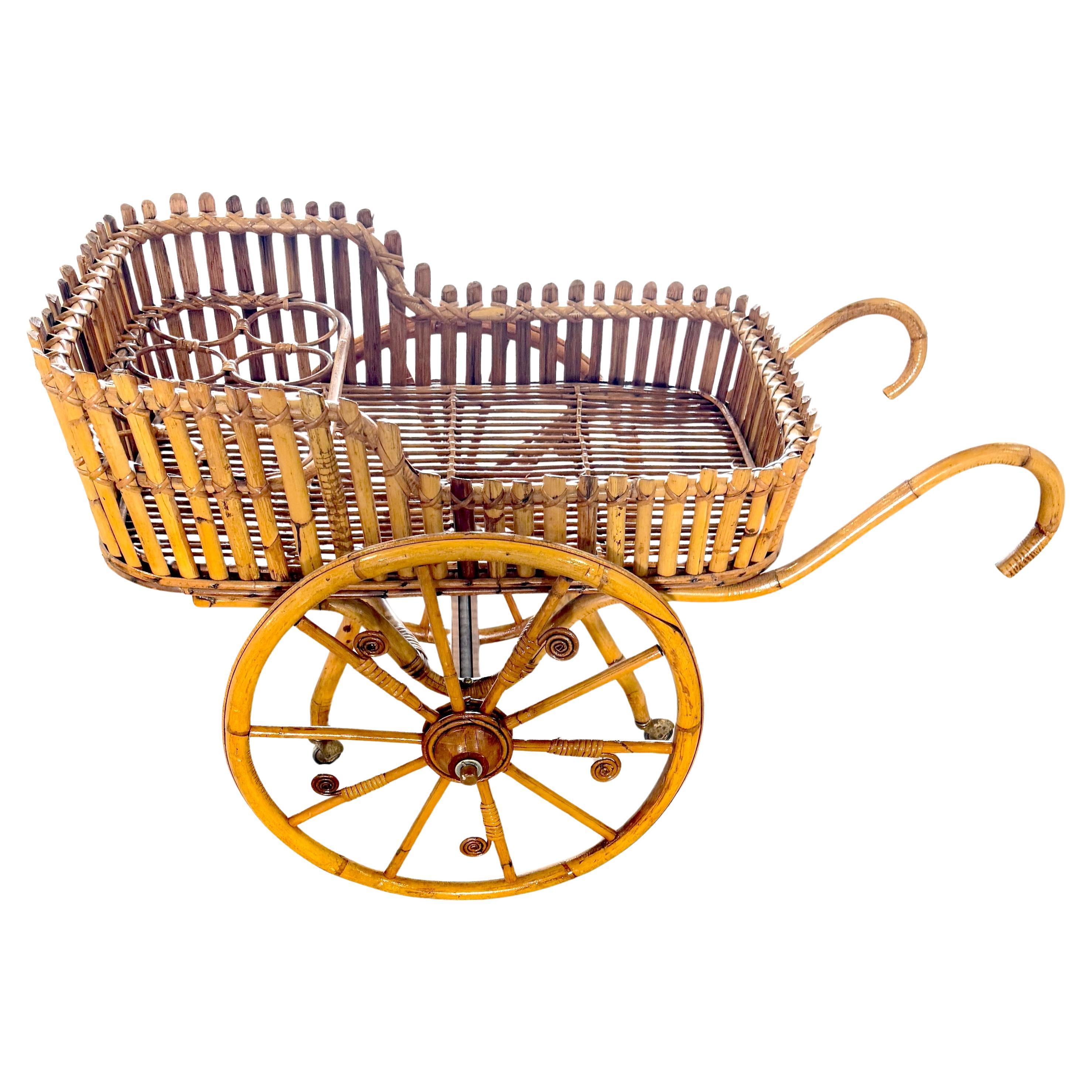 Carrito de bar o de flores de ratán modernista francés con botelleros en venta