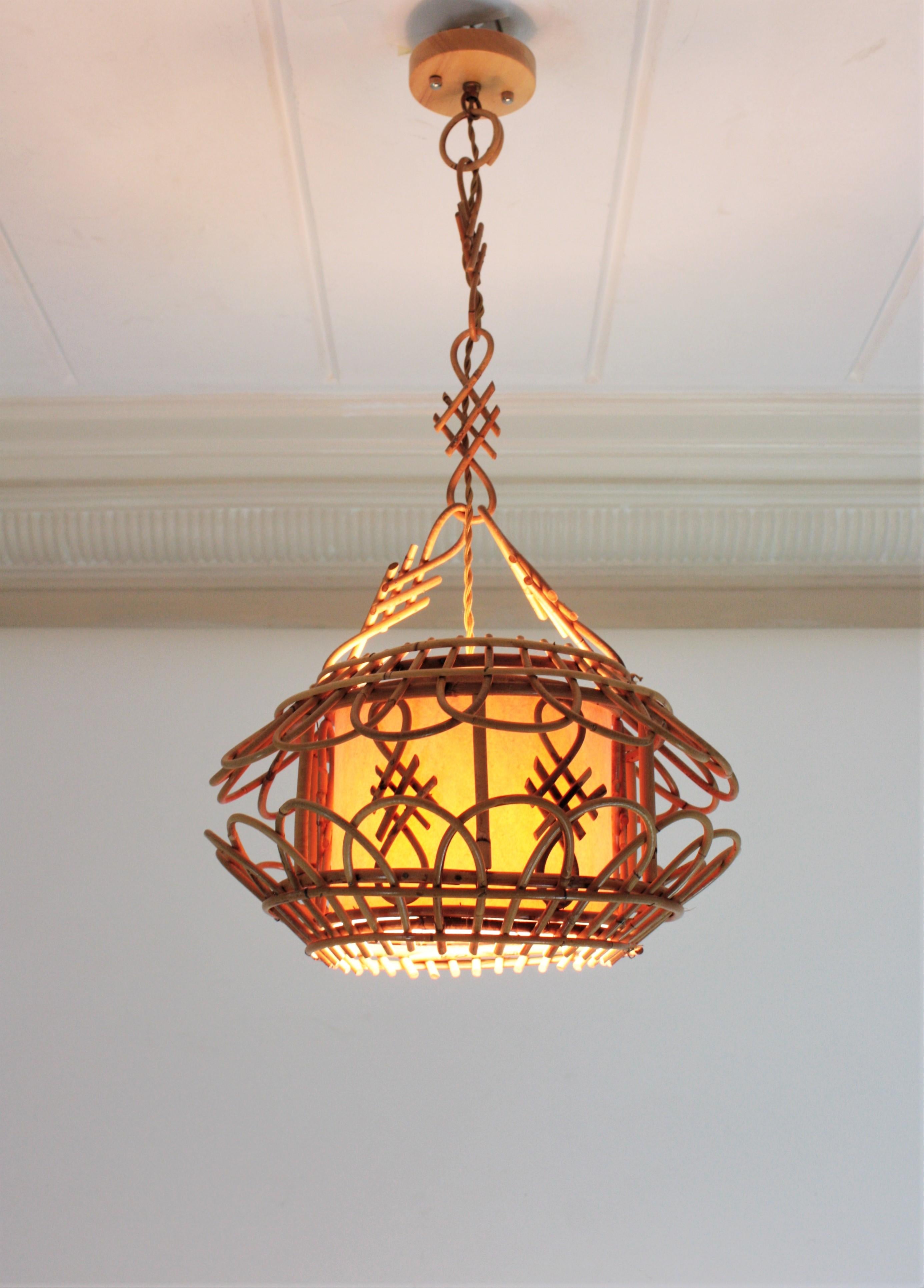 French Modernist Rattan Pagoda Pendant Lamp or Lantern with Chinoiserie Accents In Good Condition In Barcelona, ES