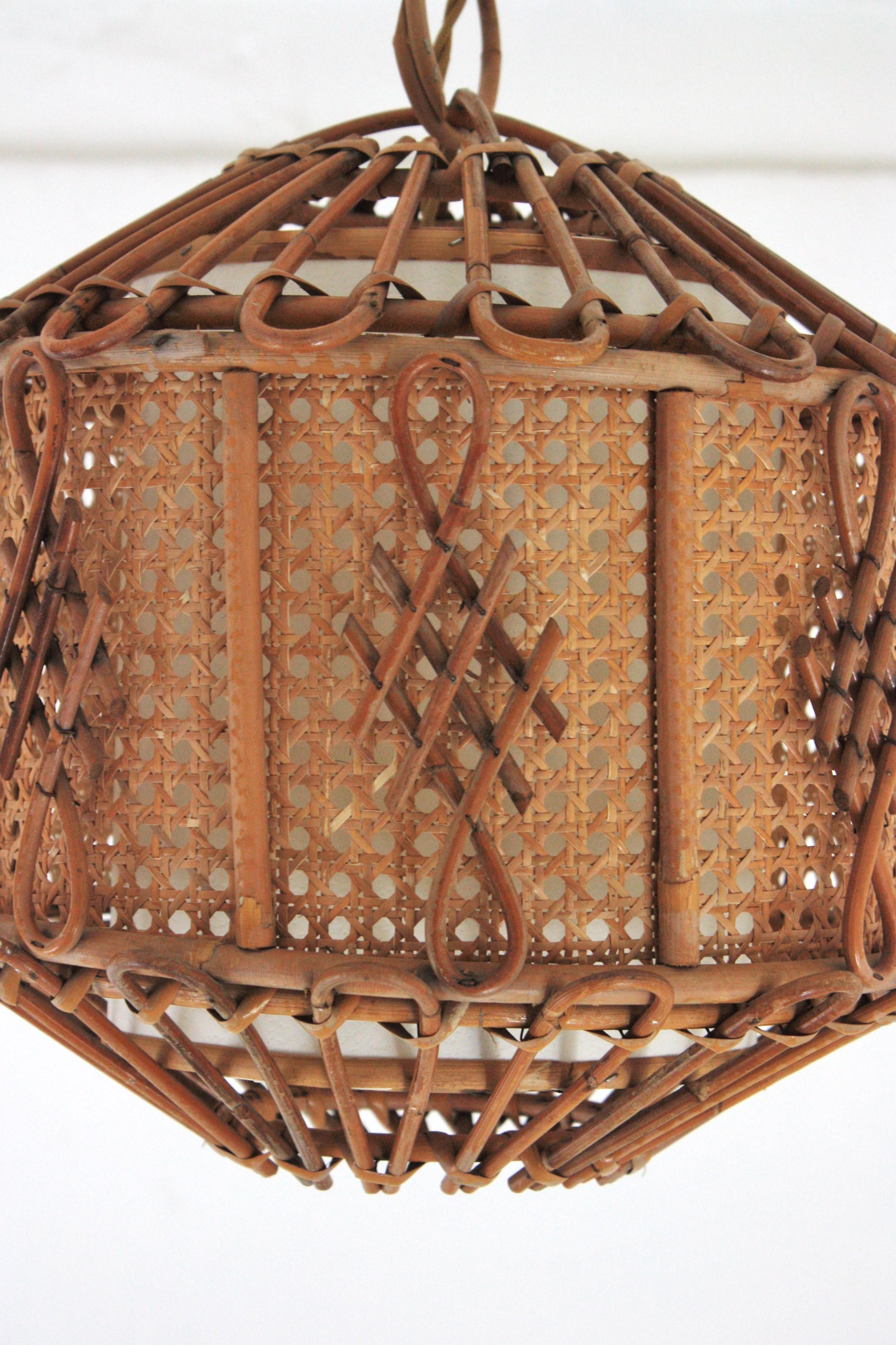 XX secolo Lanterna a sospensione in rattan modernista francese con accenti cineseria in vendita
