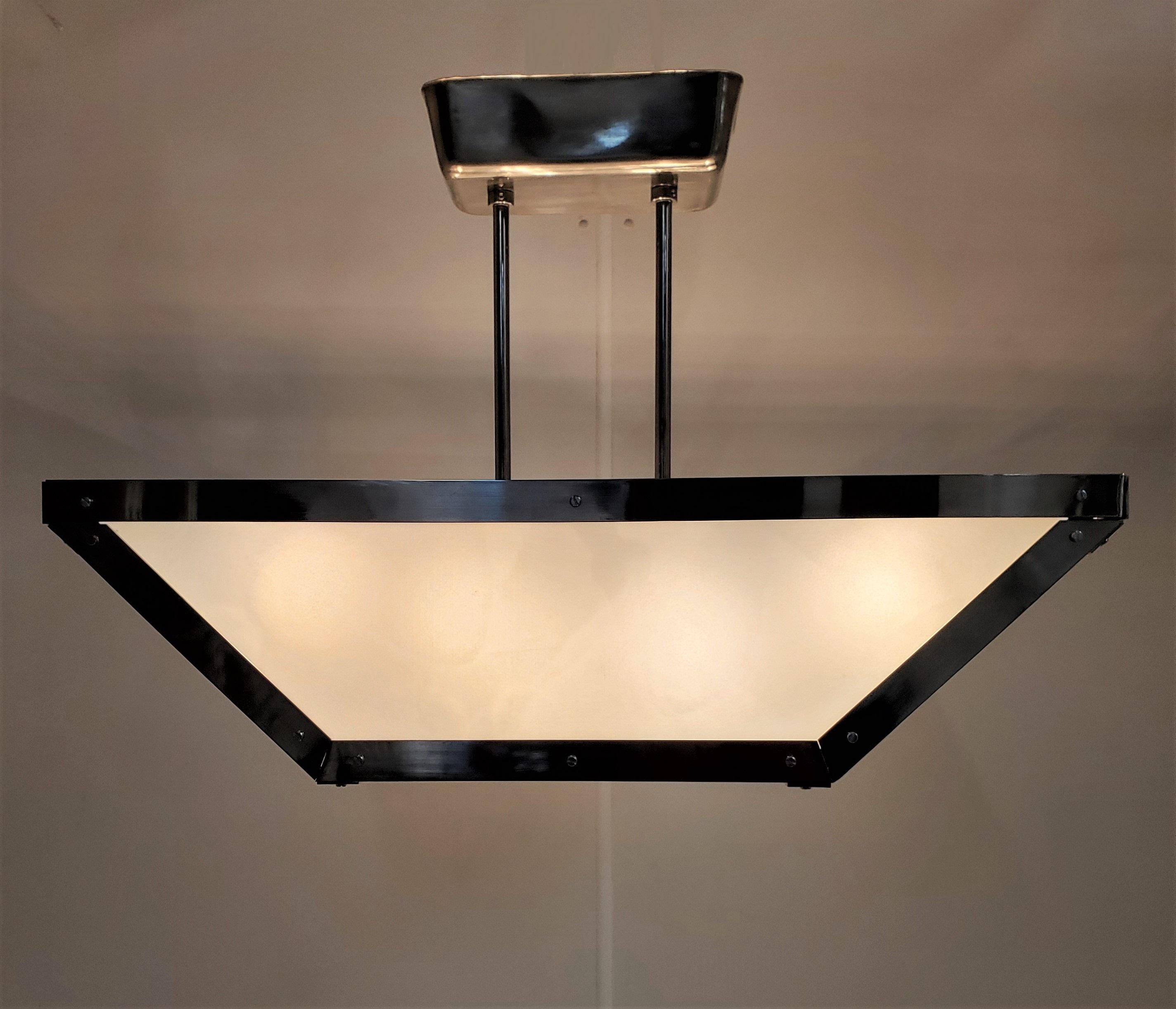 Lustre rectangulaire moderniste français en verre et nickel en vente 5