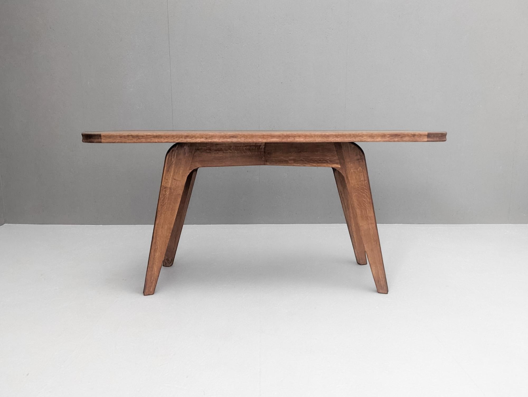 Provincial français Table sculpturale moderniste française, années 1930 en vente