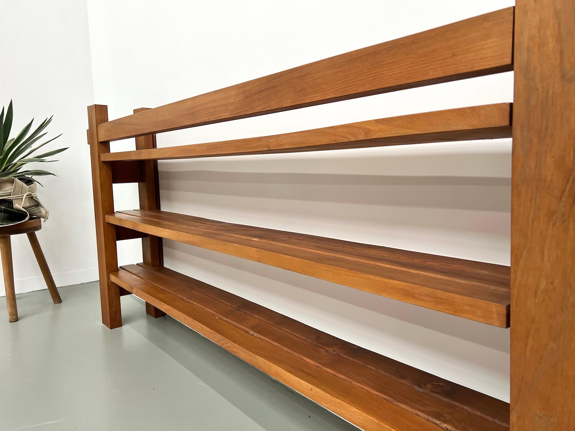 French modernist shelf from the 70s in solid elm For Sale 5