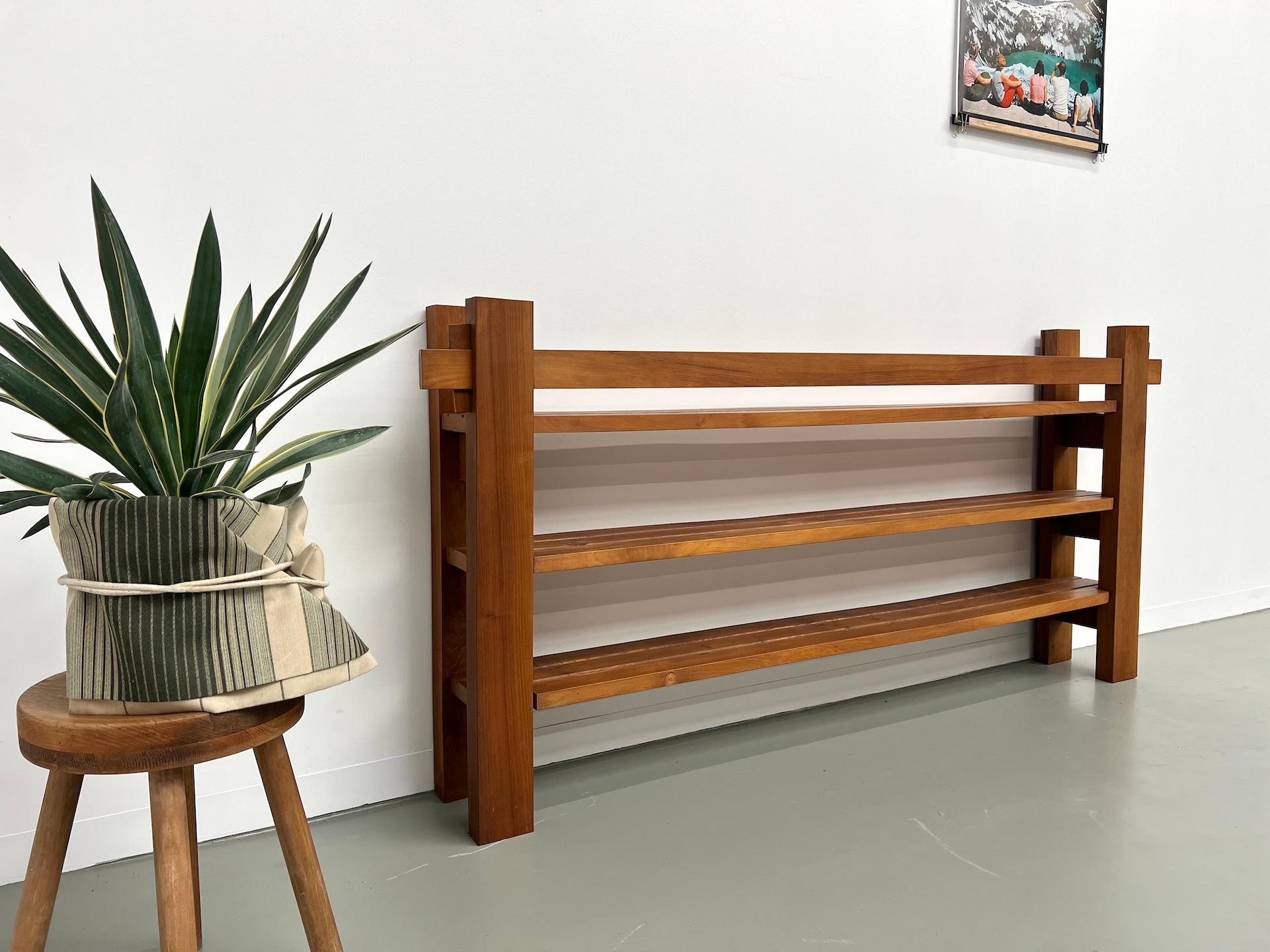 French modernist shelf from the 70s in solid elm For Sale 7