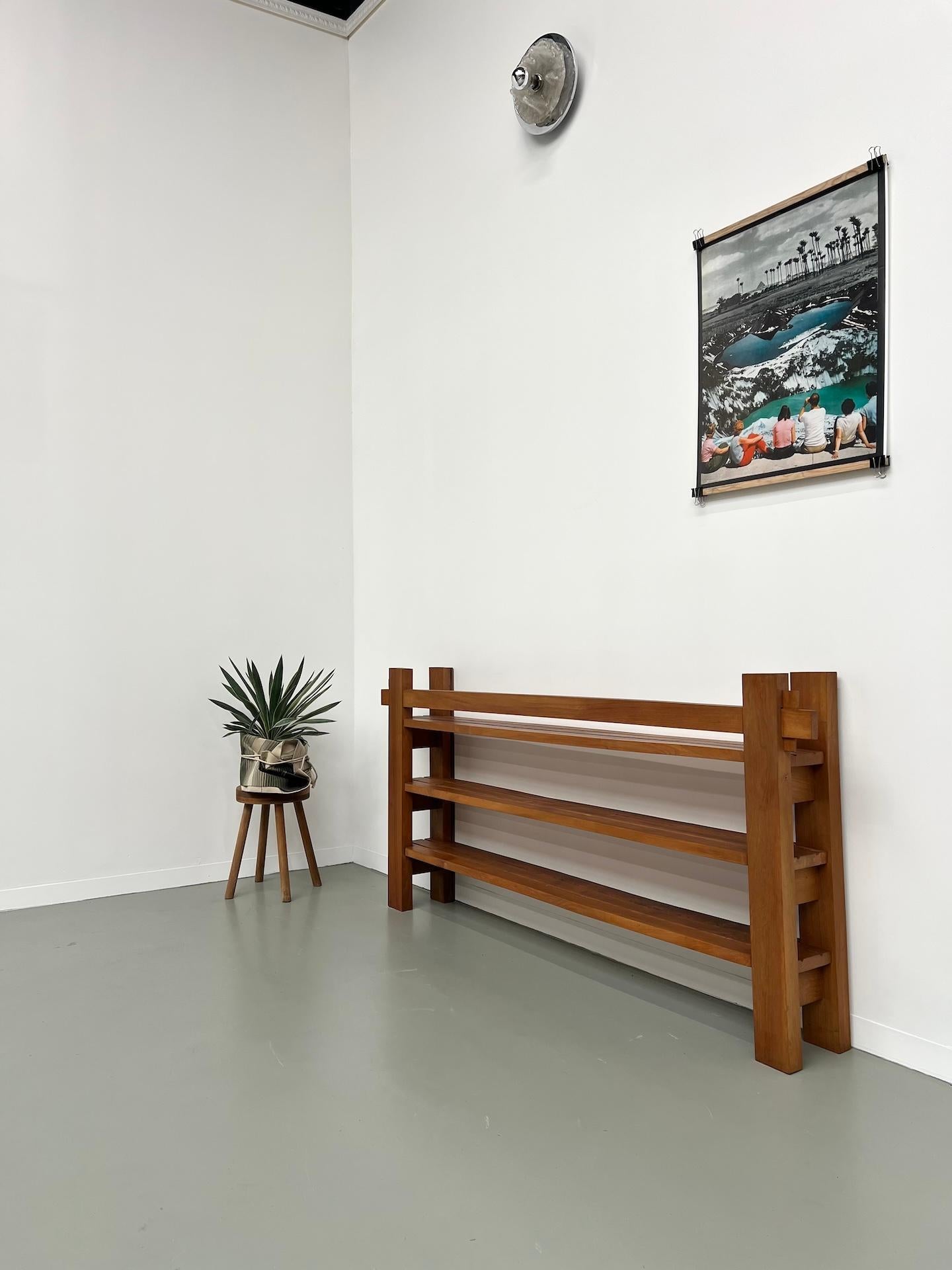 French modernist shelf from the 70s in solid elm For Sale 8
