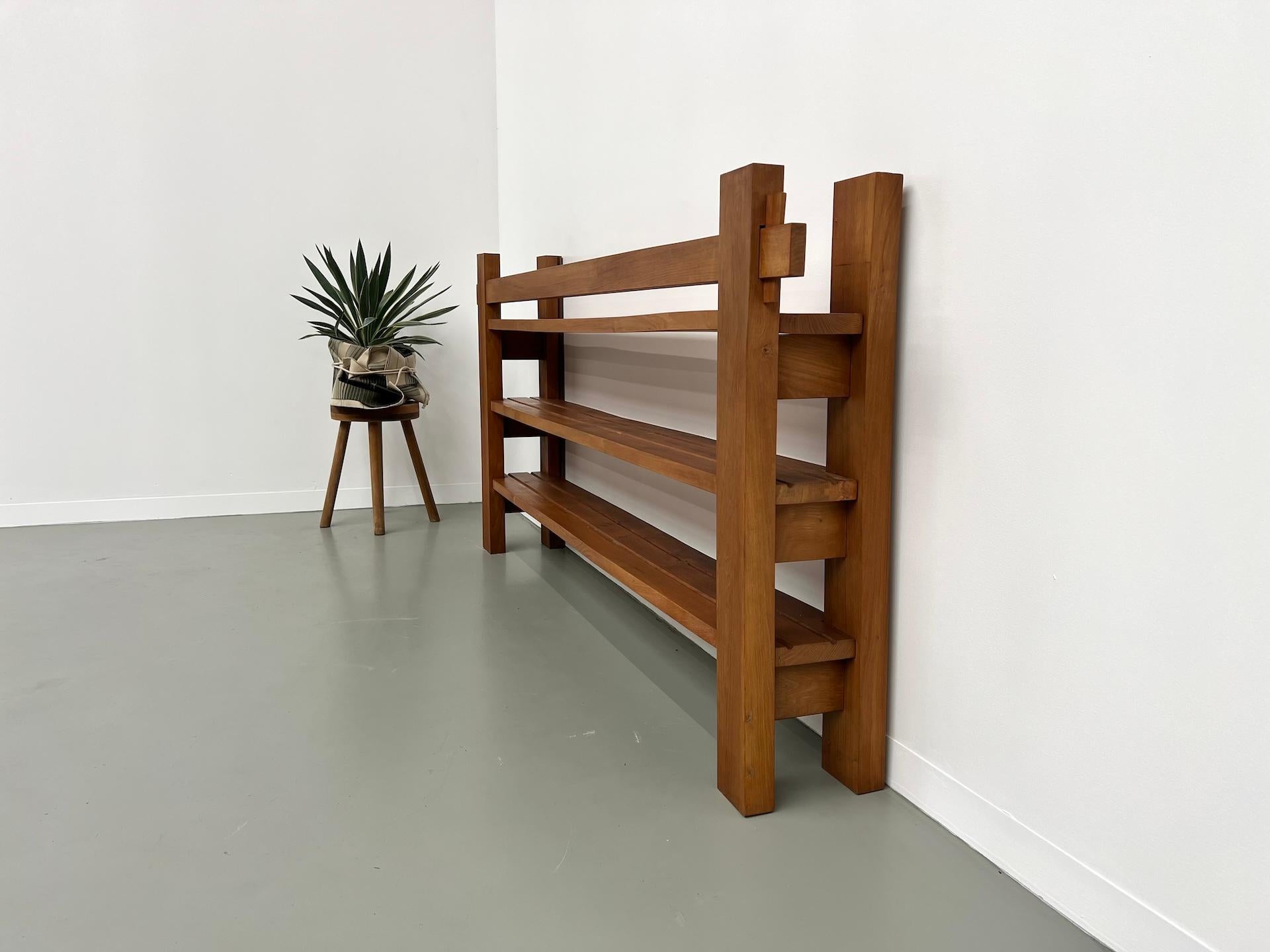 French modernist shelf from the 70s in solid elm For Sale 1