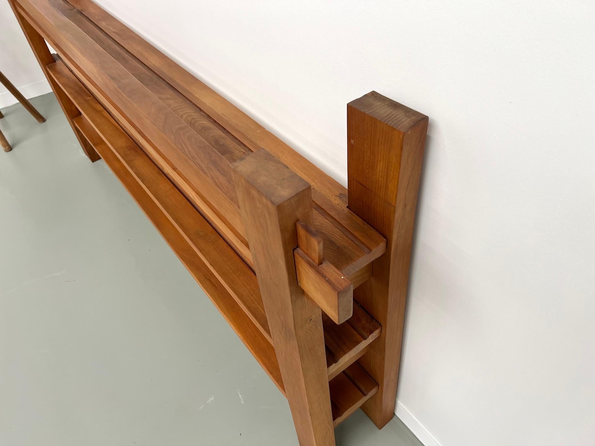 French modernist shelf from the 70s in solid elm For Sale 2
