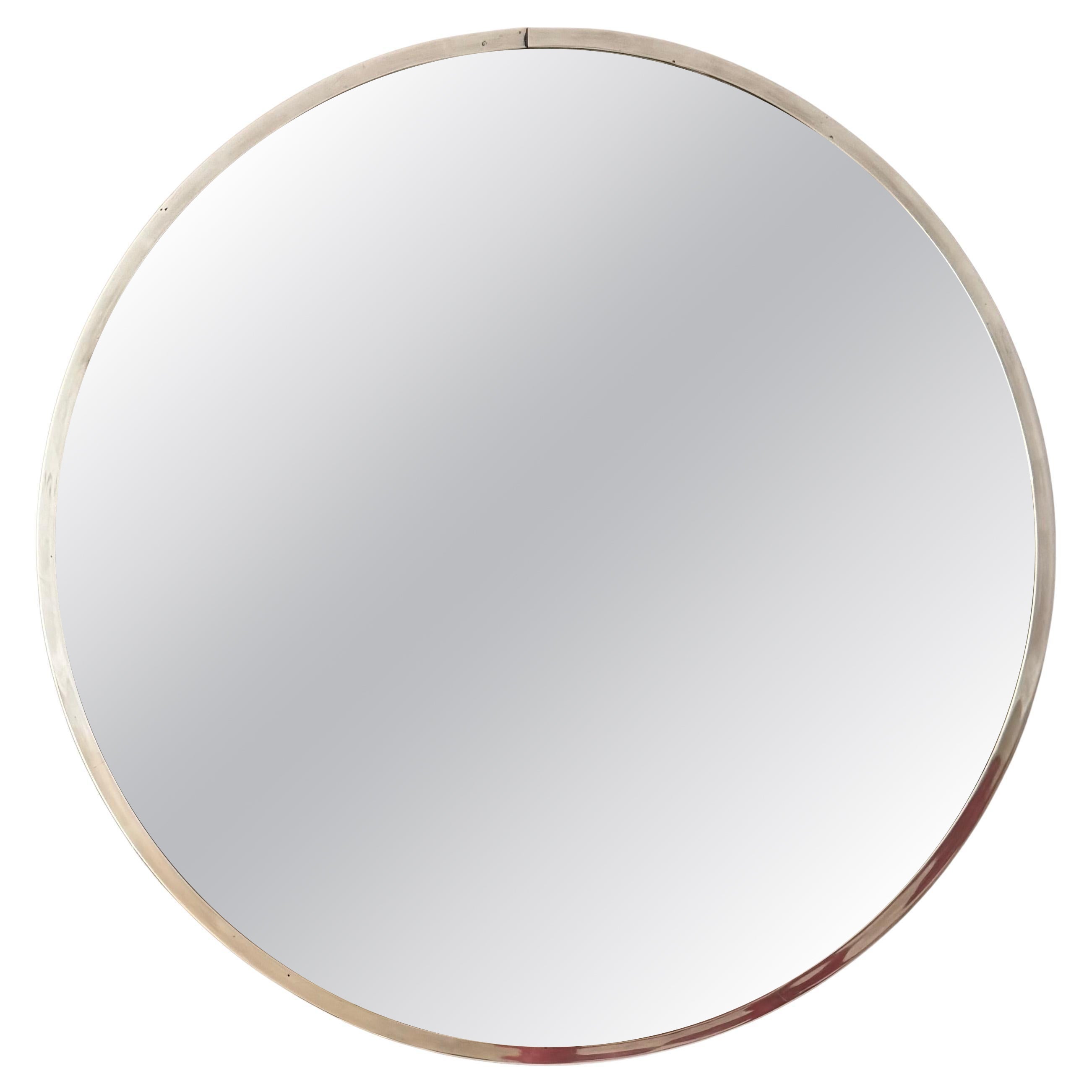 Piccolo specchio rotondo in metallo argentato in stile modernista francese