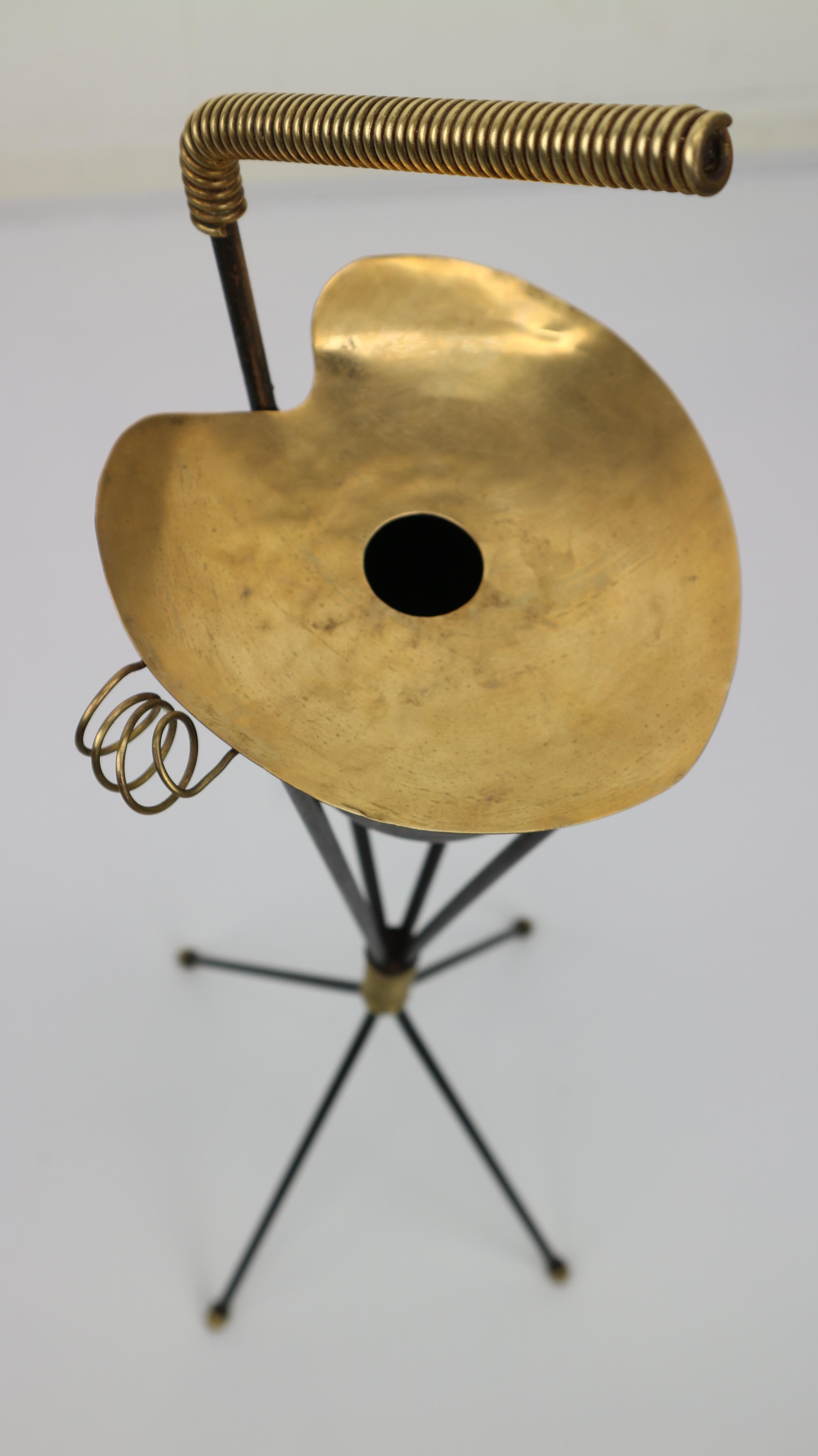 Elegant modernist lotus leaf brass ashtray on a blackened iron tripod stand with the subtile beautiful brass accents.
Very good original condition with a nice patina to the lacquered metal.