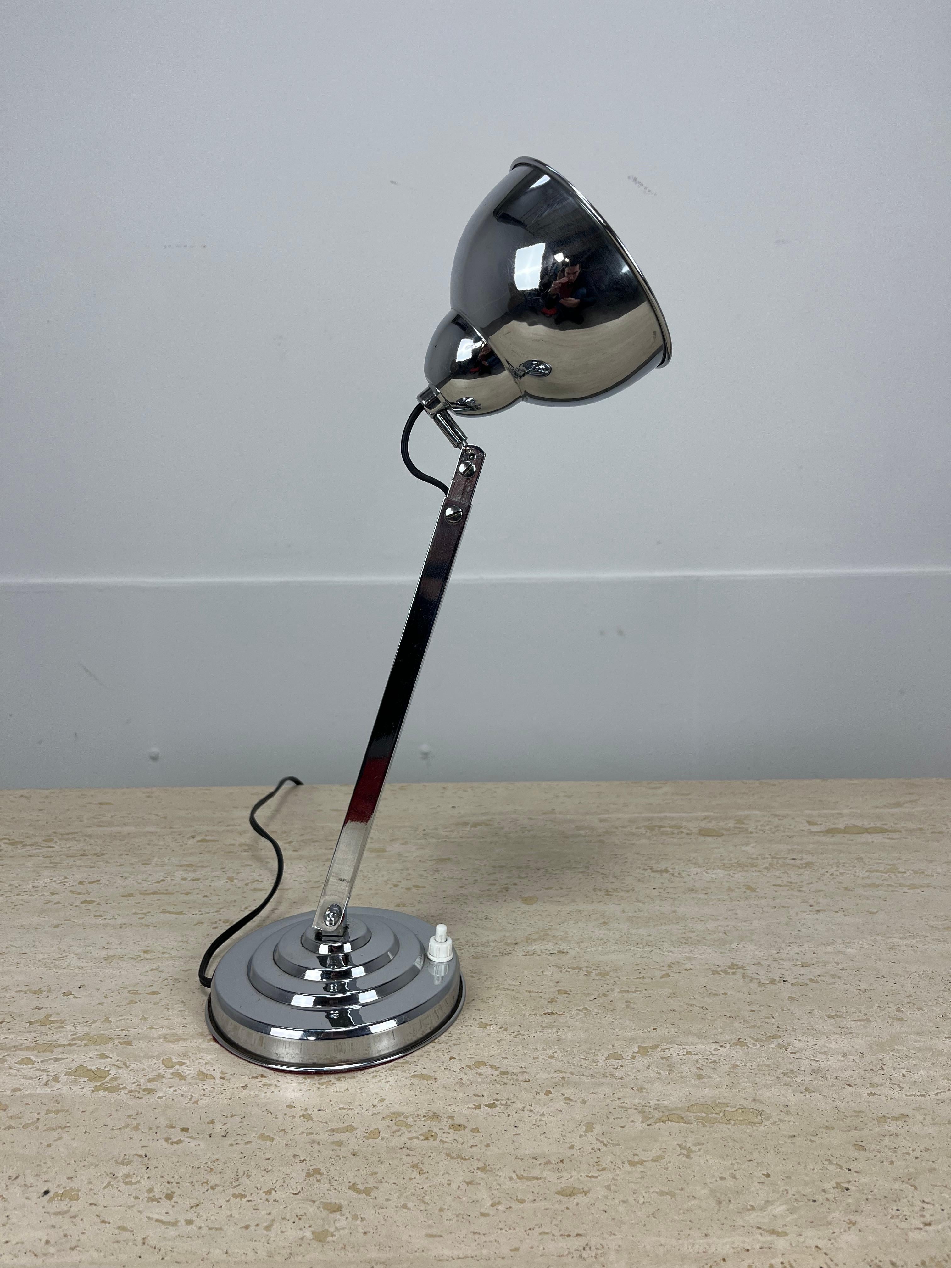 Milieu du XXe siècle Lampe de table moderniste française, métal chromé Art Déco, 1930 1940 en vente