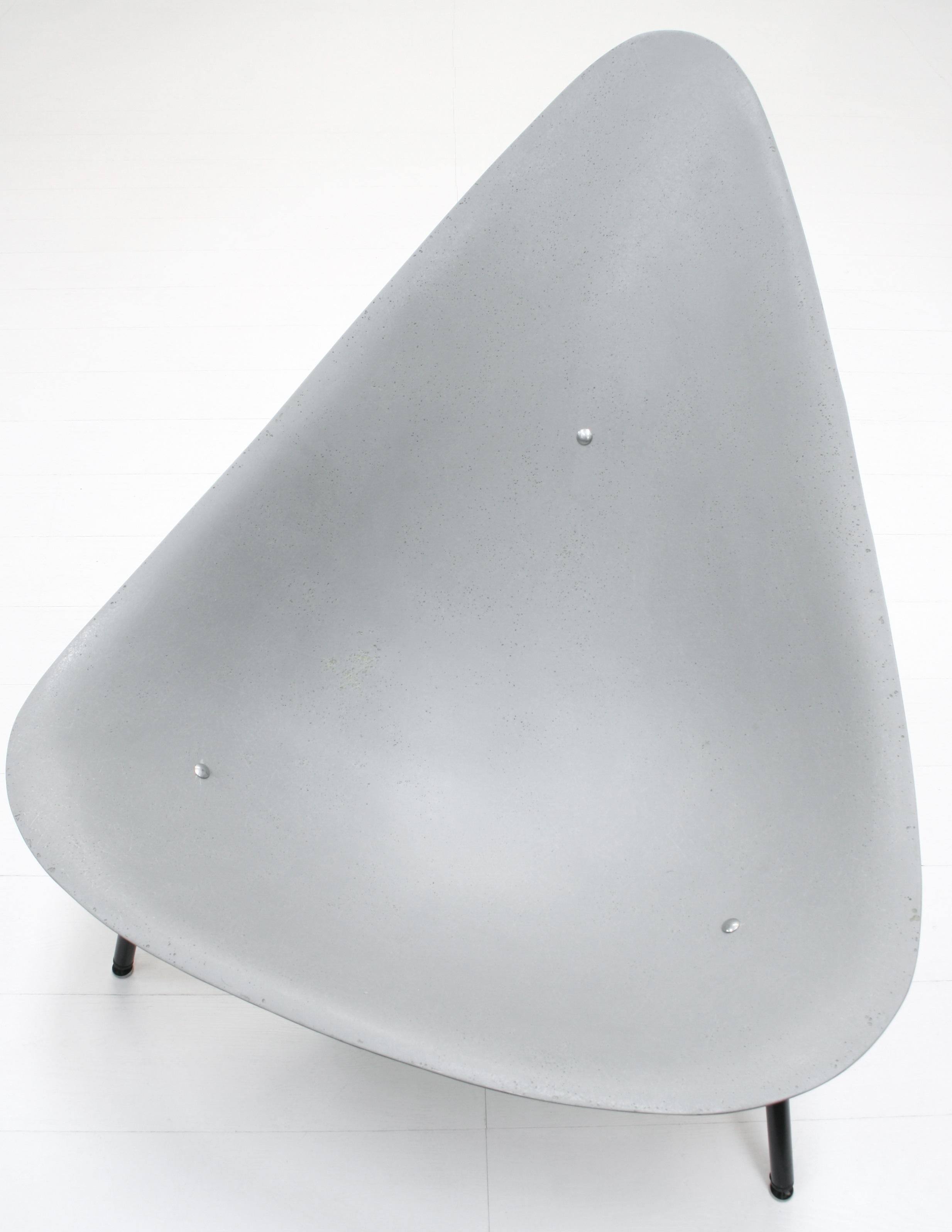 Mid-Century Modern French Modernist Tripod Fiberglass Lounge Chair by Ed Mérat For Sale