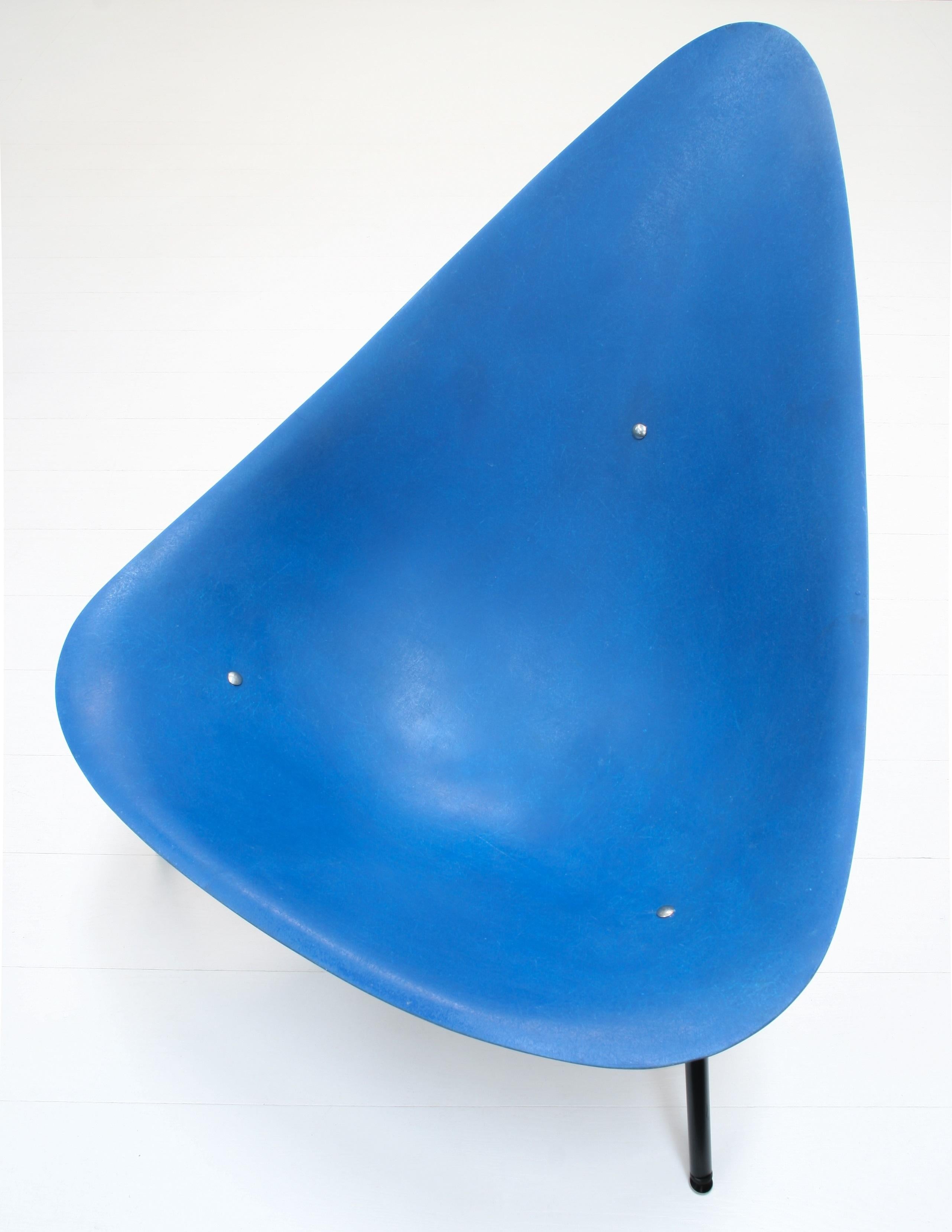 Mid-Century Modern French Modernist Tripod Fiberglass Lounge Chair by Ed Mérat For Sale
