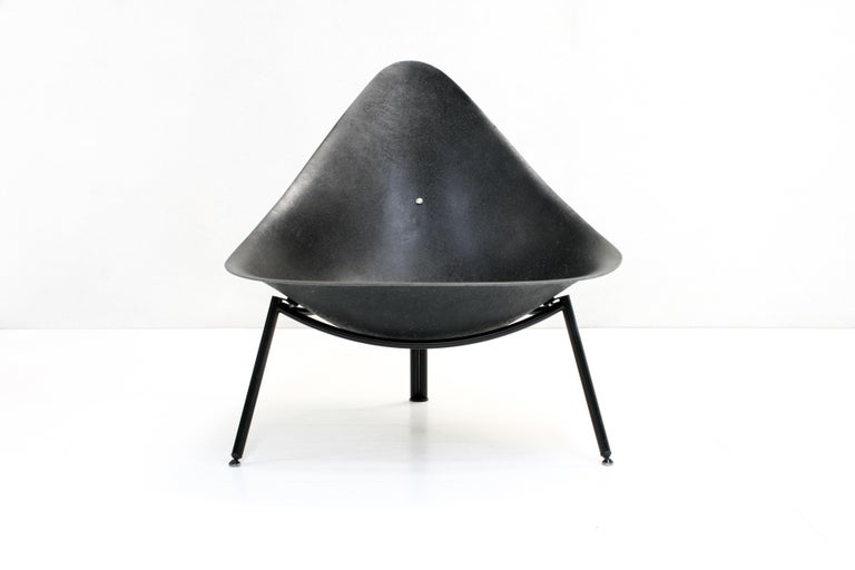 20th Century French Modernist Tripod Fiberglass Lounge Chair by Ed Mérat For Sale