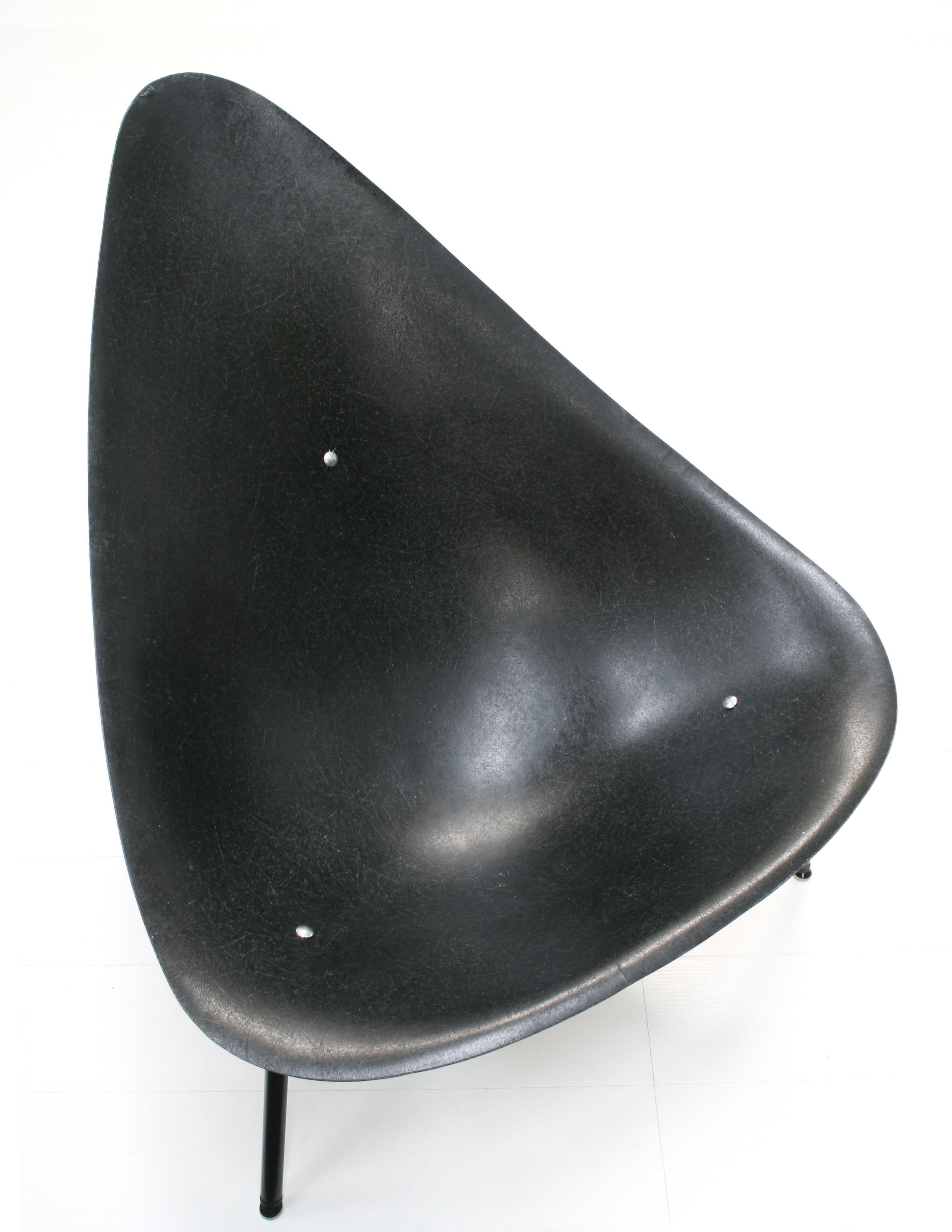 French Modernist Tripod Fiberglass Lounge Chair by Ed Mérat For Sale 3