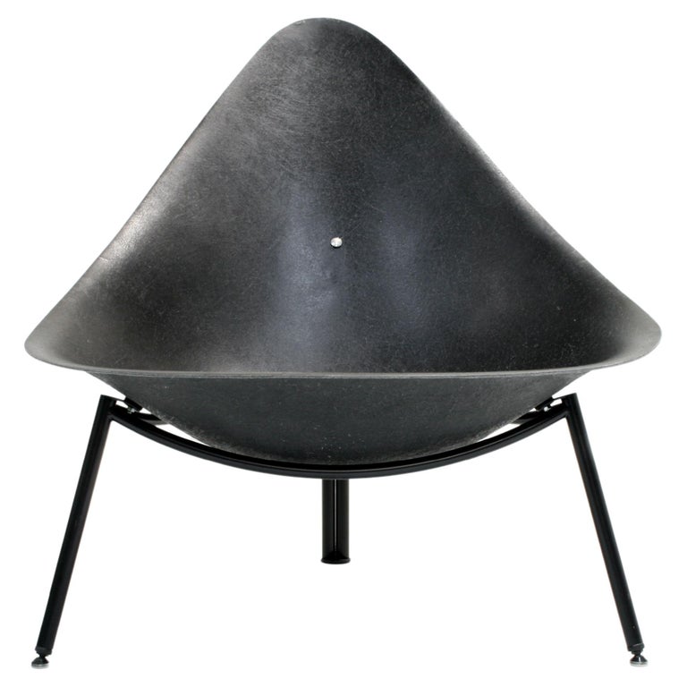 French Modernist Tripod Fiberglass Lounge Chair by Ed Mérat For Sale
