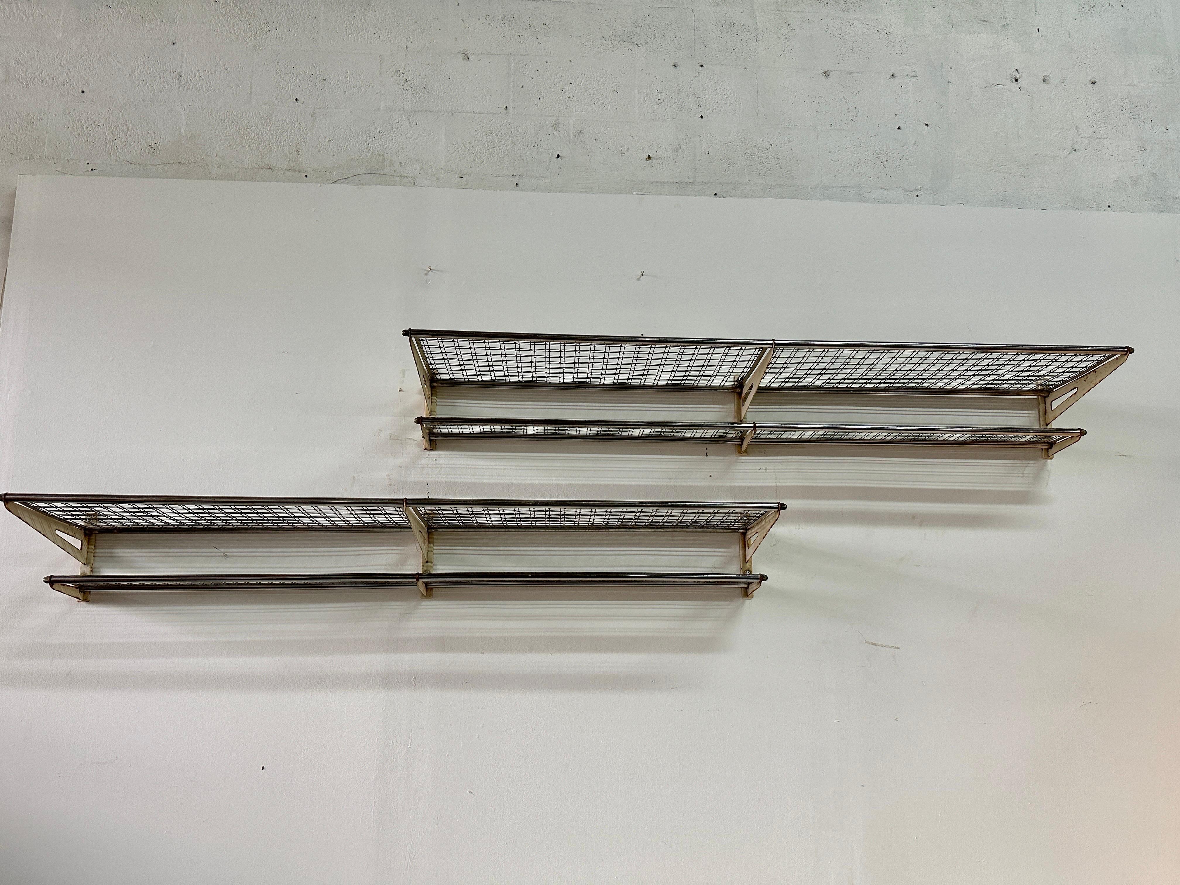 Portabagagli e cappelliere da treno a parete in stile modernista francese (due disponibili) in vendita 4