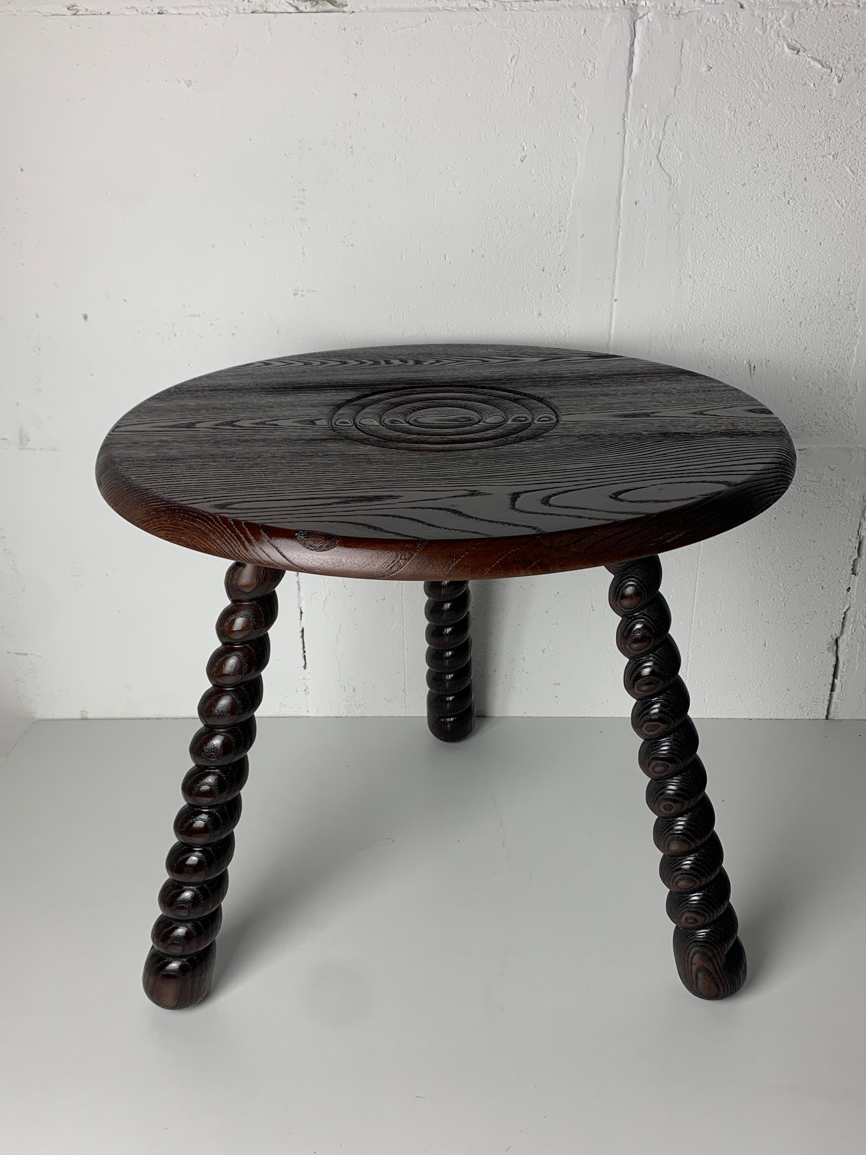Français Plateau d'appoint moderniste français en bois tourné à la manière de Charles Dudouyt en vente