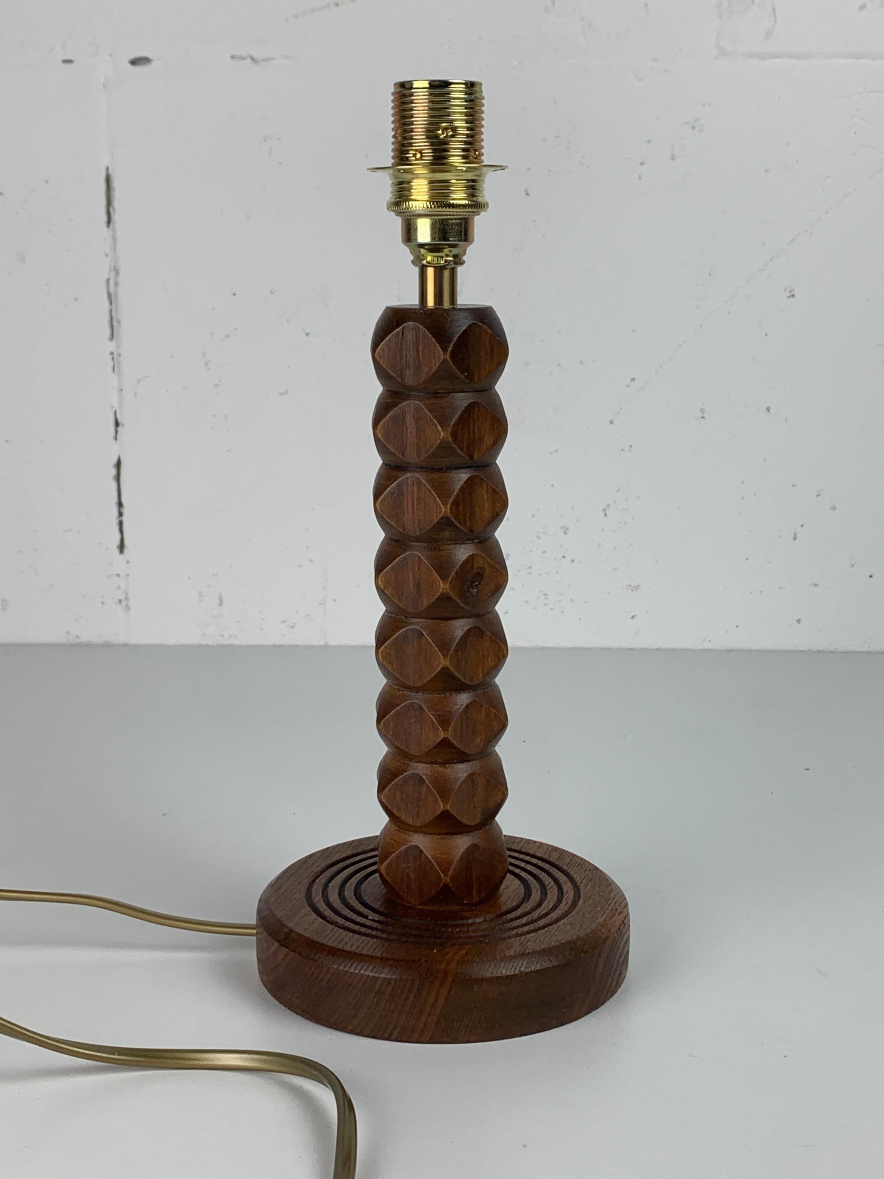 Lámpara de sobremesa modernista francesa de madera torneada en forma de seta, años 50 en venta 3