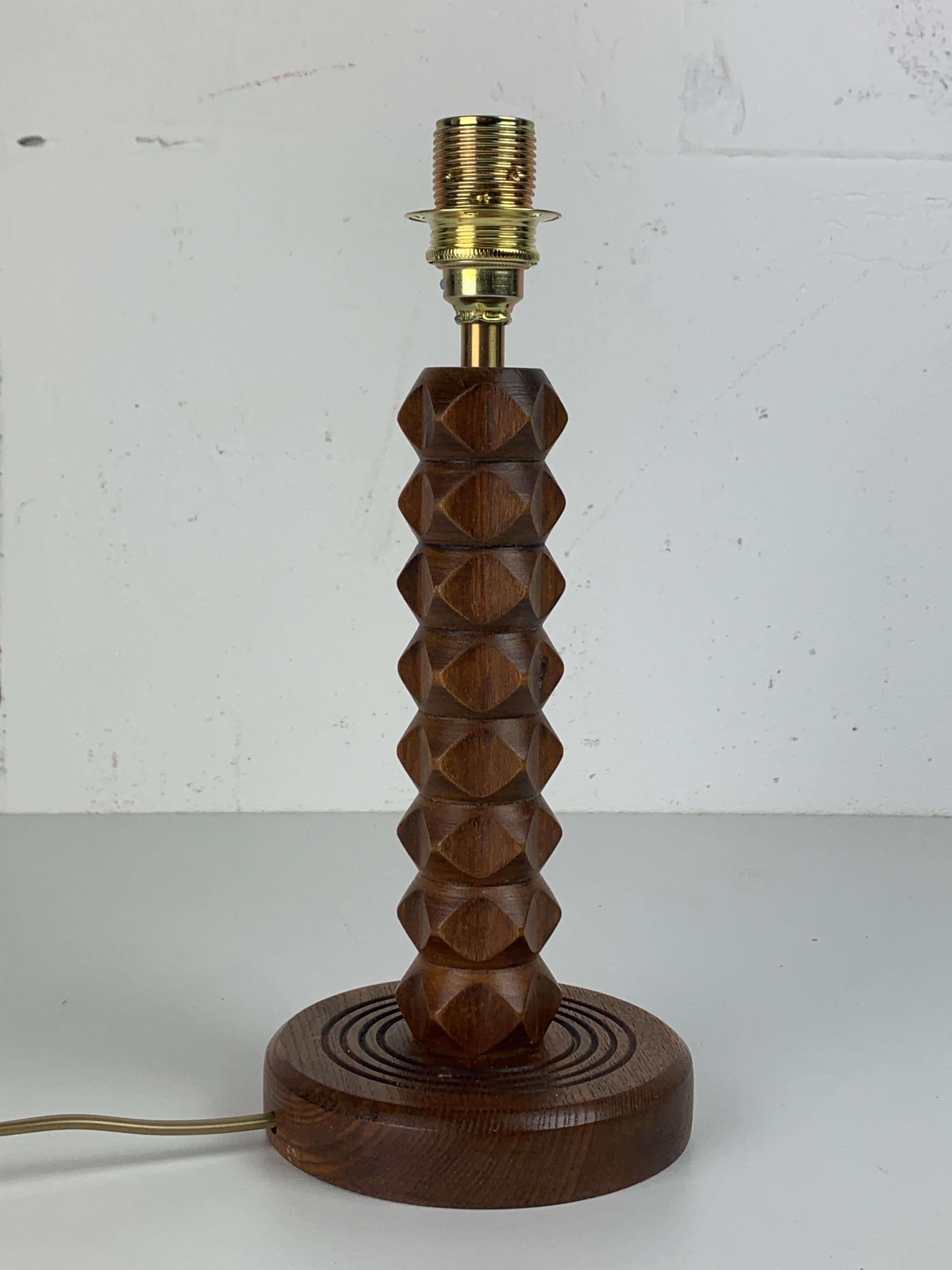 Lámpara de sobremesa modernista francesa de madera torneada en forma de seta, años 50 en venta 4