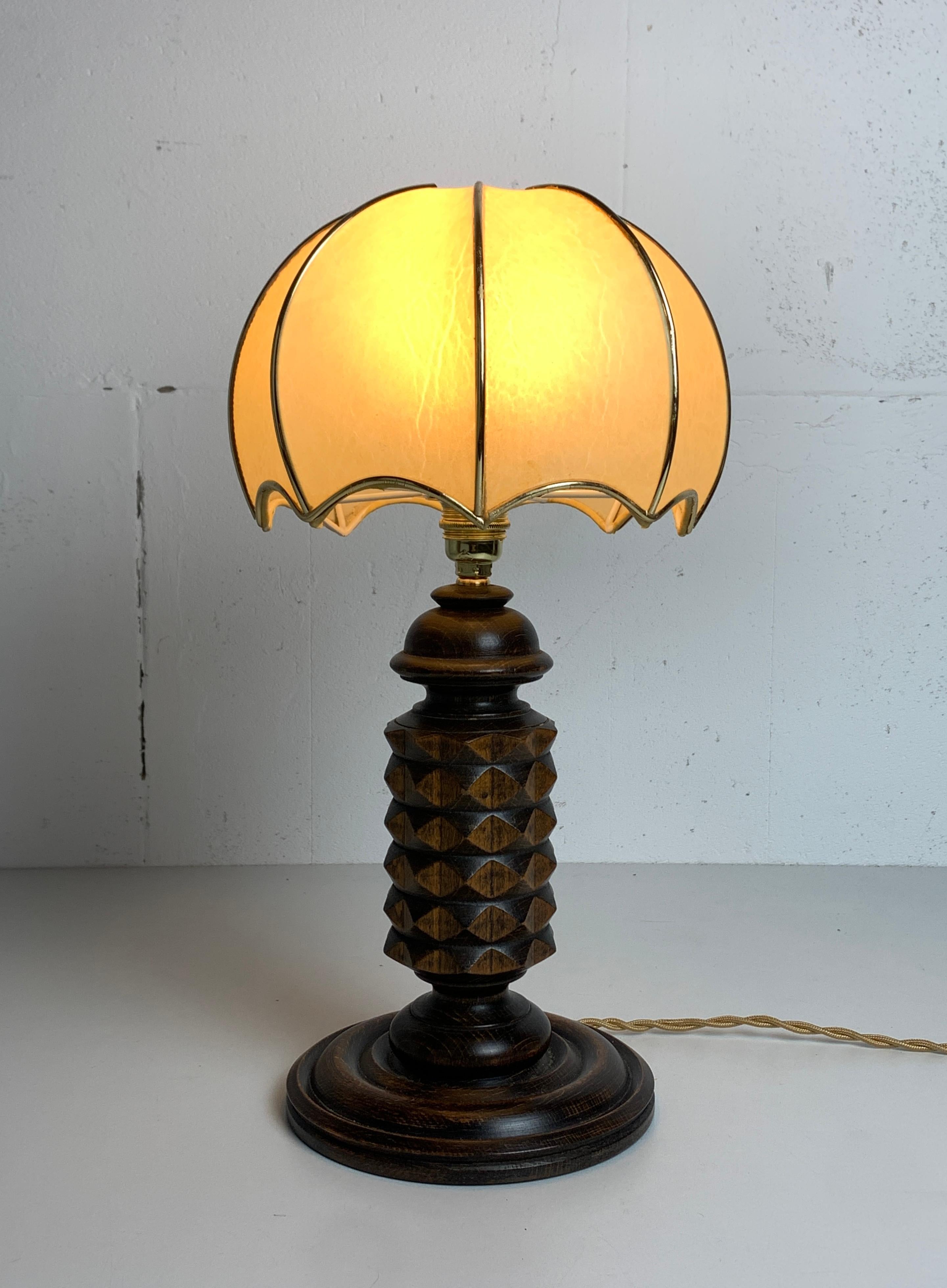 Art déco Lampe de table cocon champignon moderniste française en bois tourné, années 1950. en vente