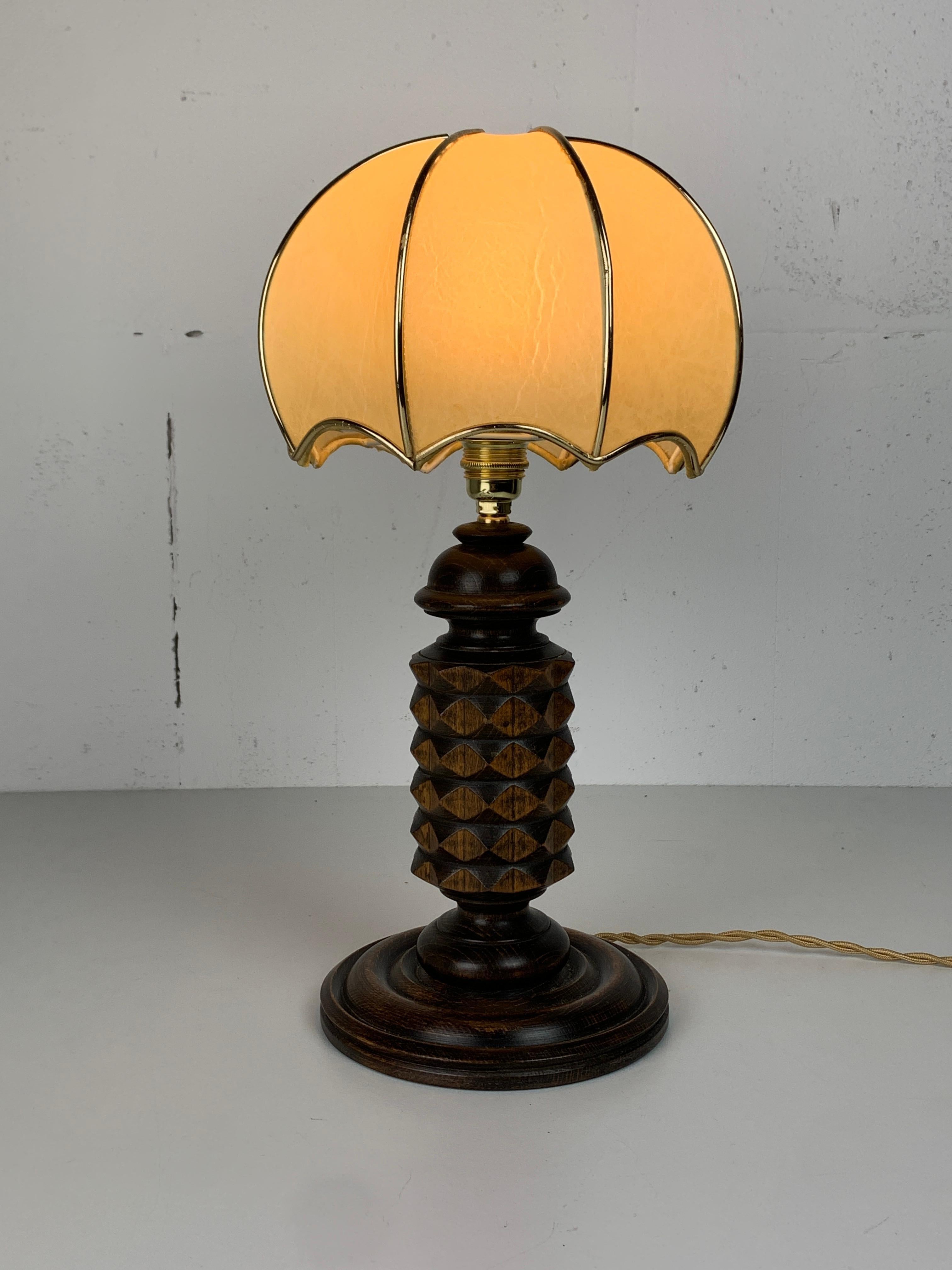 Tourné Lampe de table cocon champignon moderniste française en bois tourné, années 1950. en vente