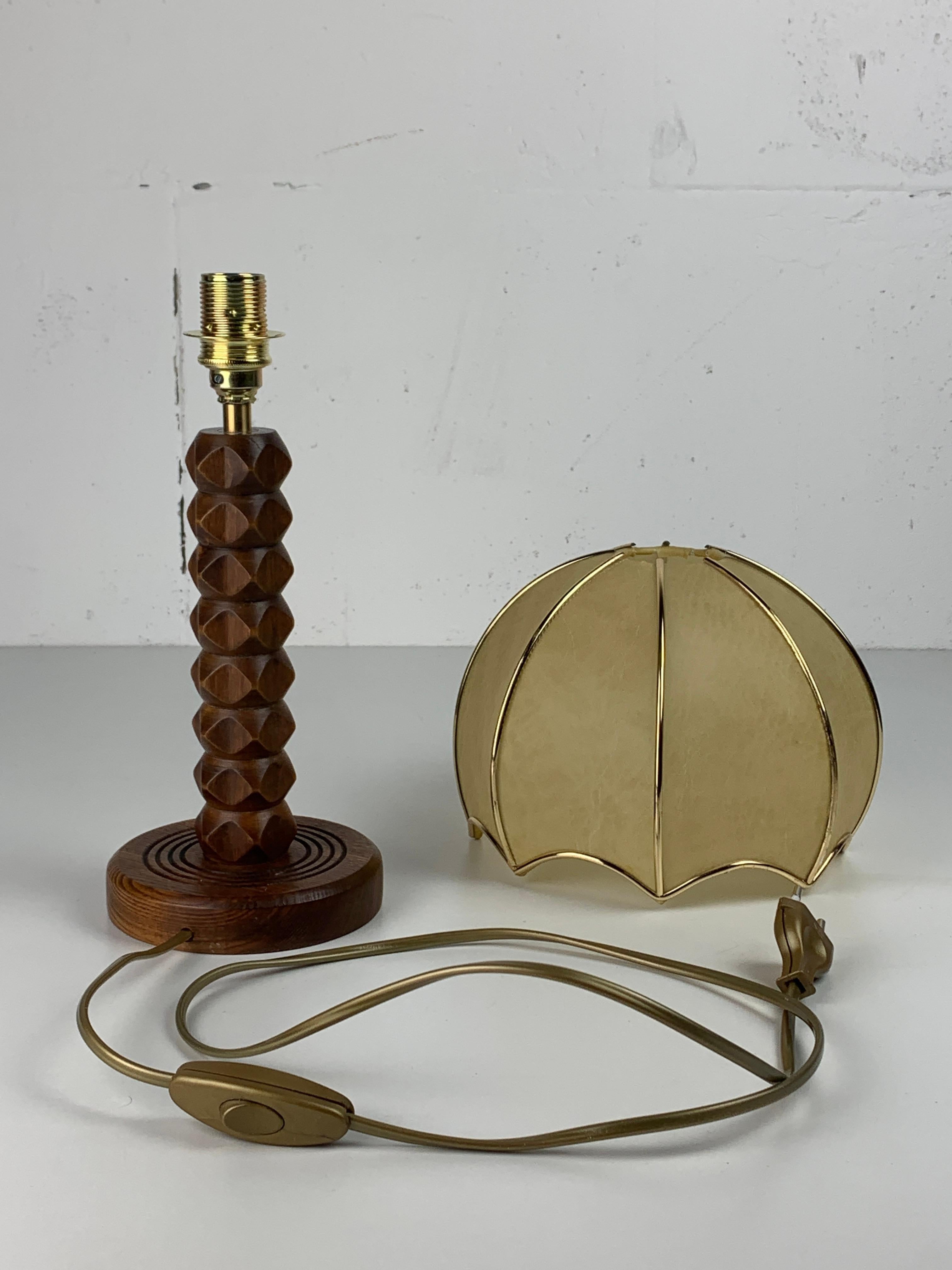 Lámpara de sobremesa modernista francesa de madera torneada en forma de seta, años 50 en venta 1