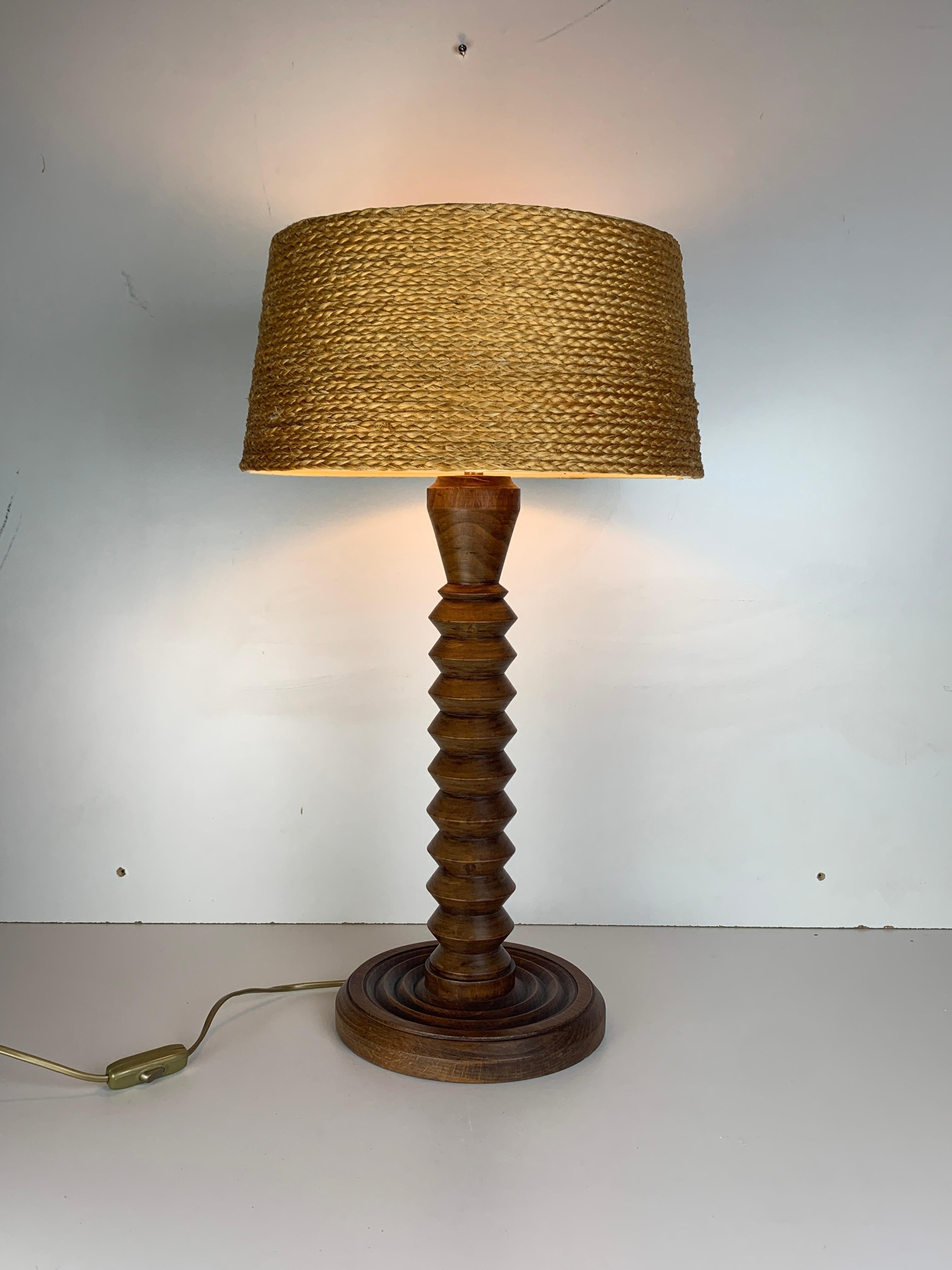 Lampe de table moderniste française en bois tourné dans le style de Charles Dudouyt, années 1940 en vente 4