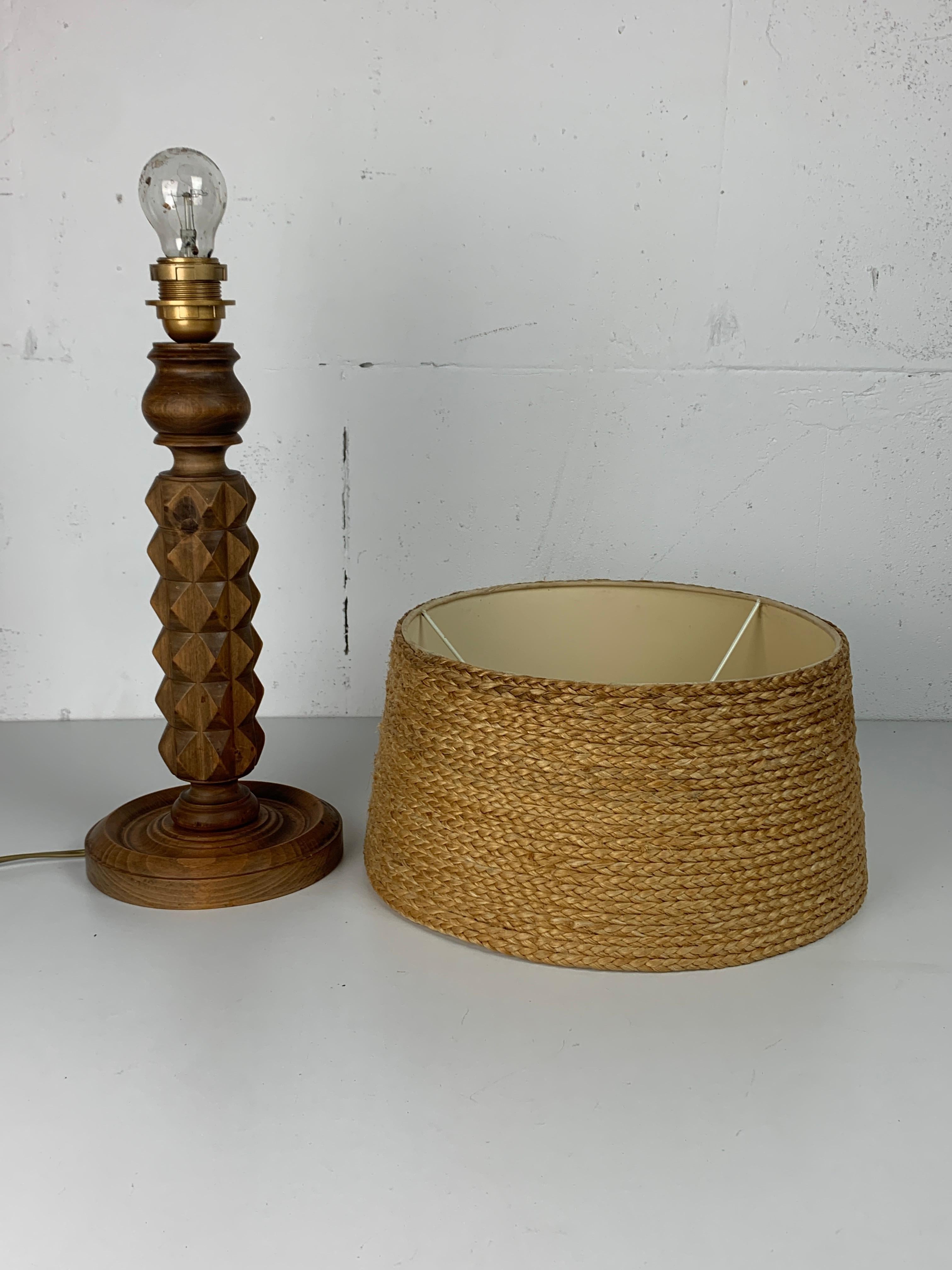 French modernist wood turned table lamp in the style of Charles Dudouyt, 1940s In Good Condition In Zaandam, NL