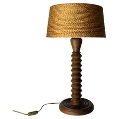 Lampada da tavolo modernista francese in legno tornito nello stile di Charles Dudouyt, anni '40