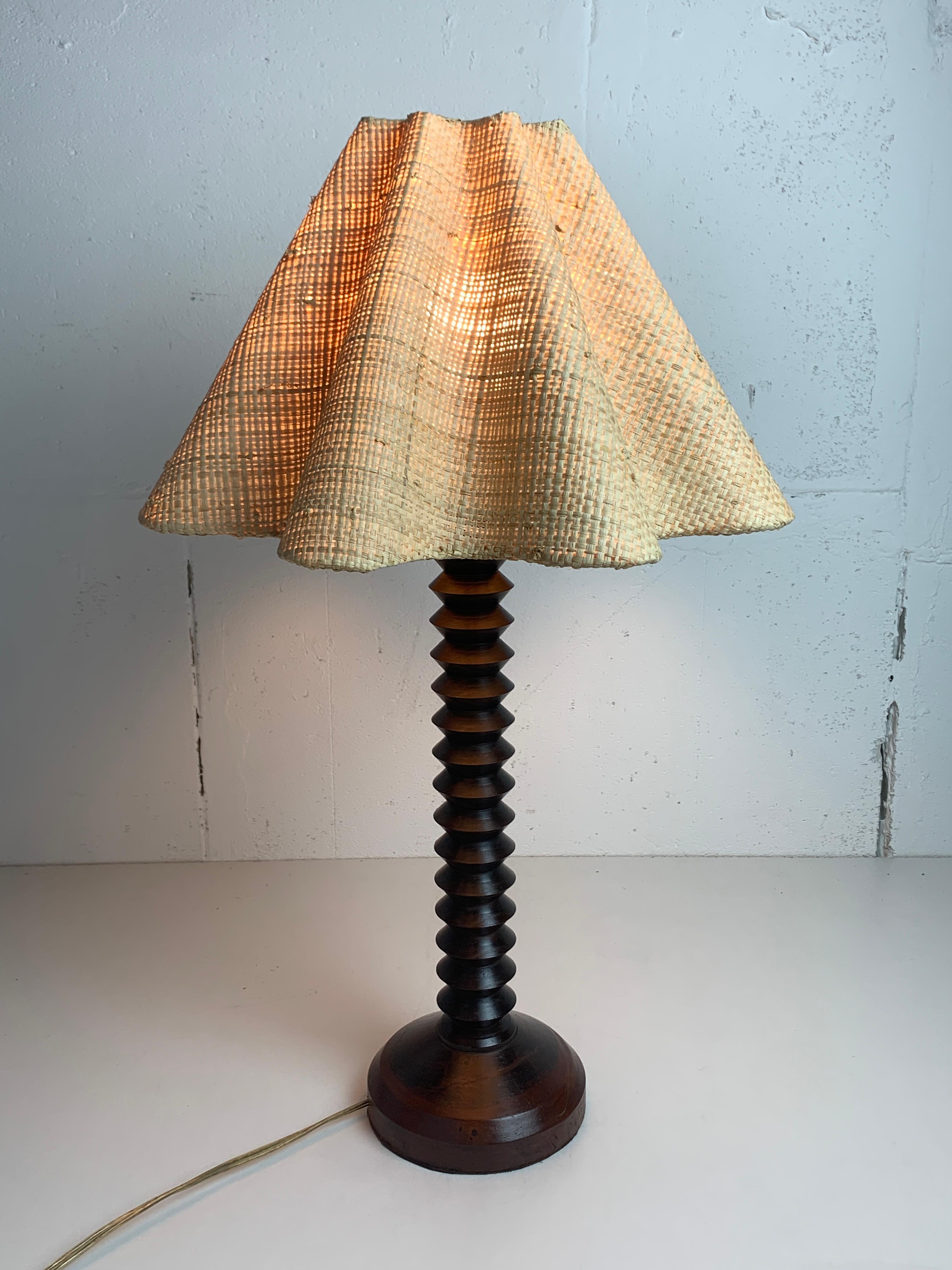 Lampe de table moderniste française en bois tourné dans le style de Charles Dudouyt, années 1950 en vente 5