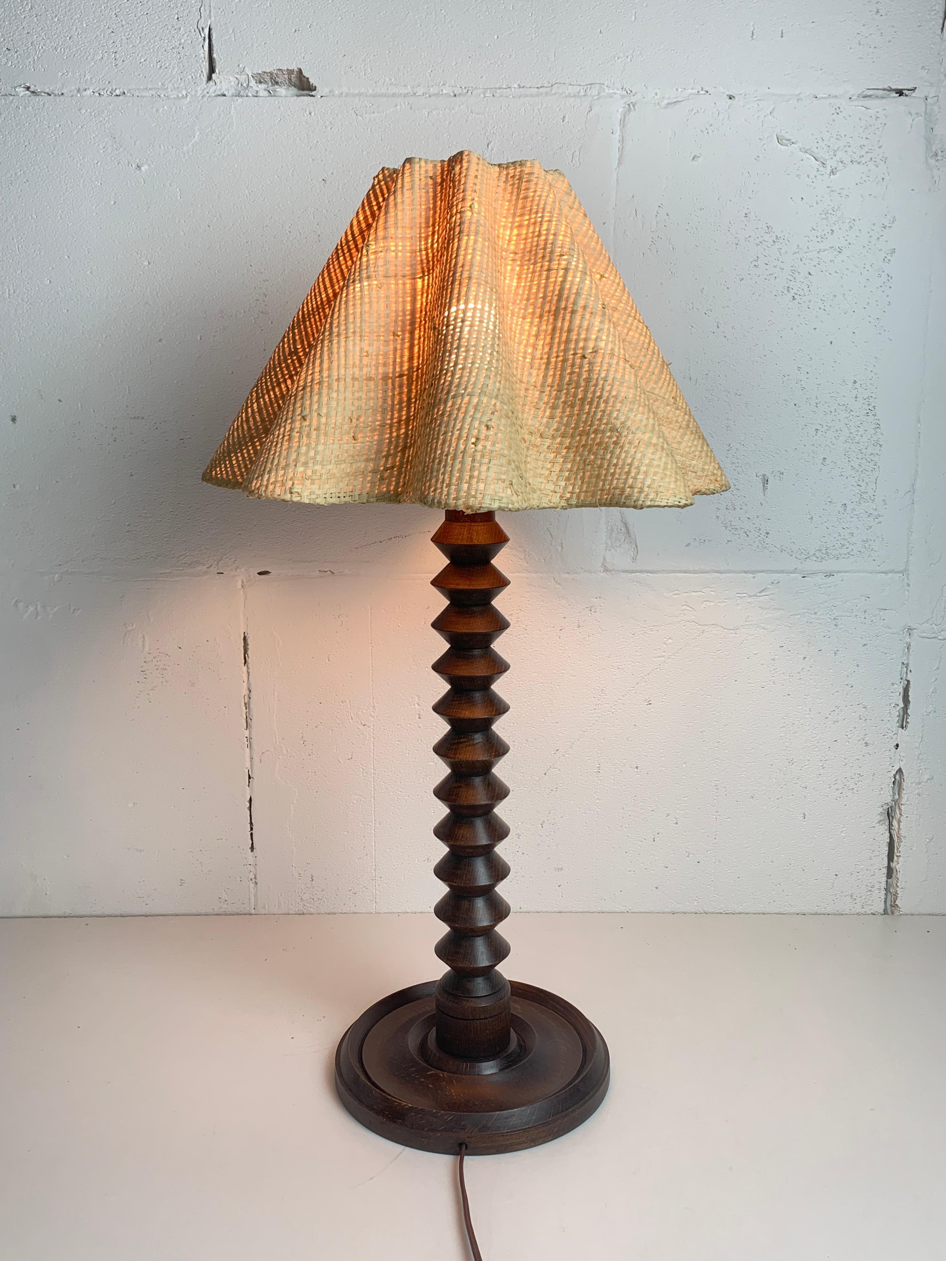 Lampe de table moderniste française en bois tourné dans le style de Charles Dudouyt, années 1950 en vente 5