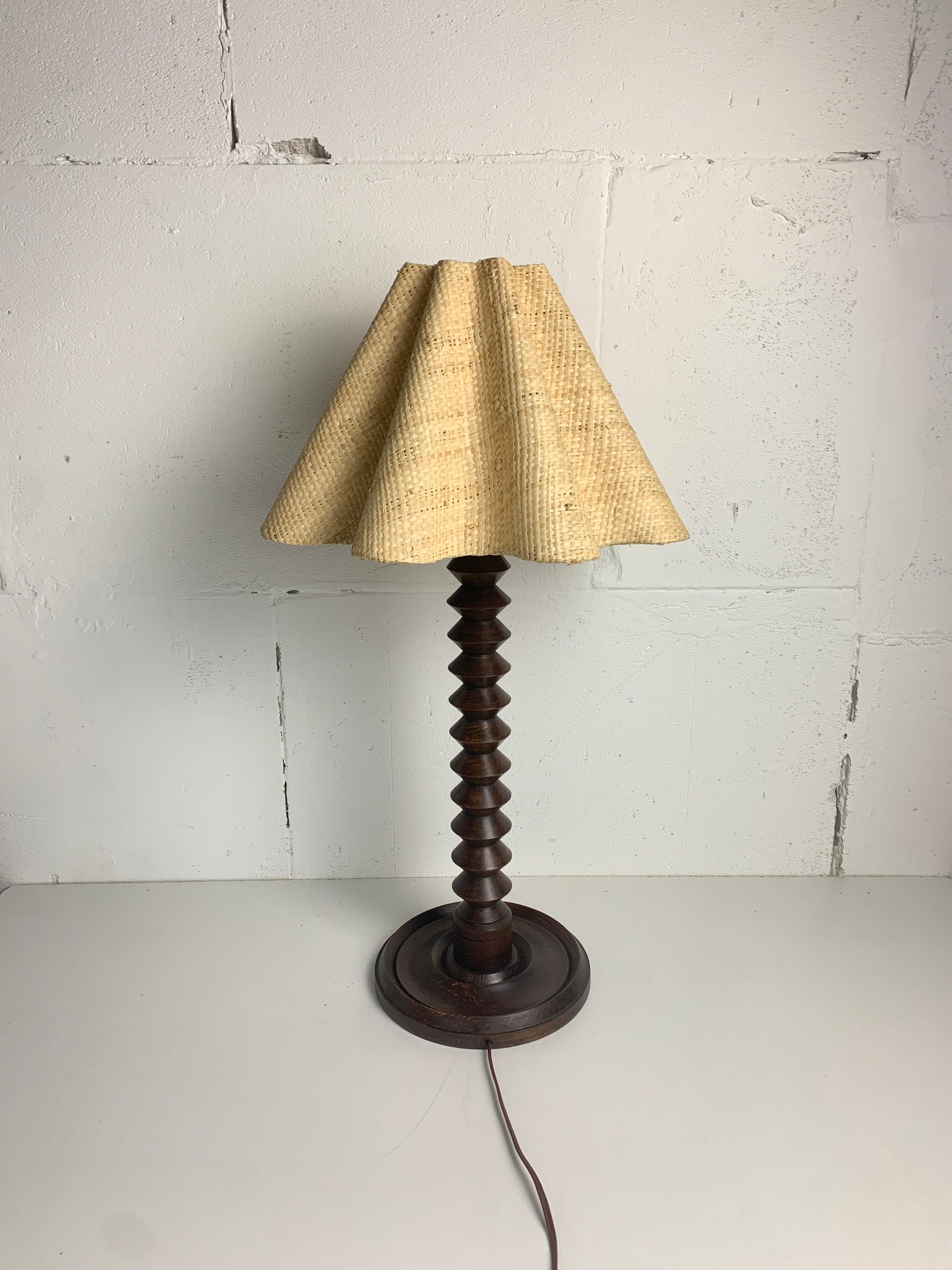 Lampe de table moderniste française en bois tourné dans le style de Charles Dudouyt, années 1950 en vente 6