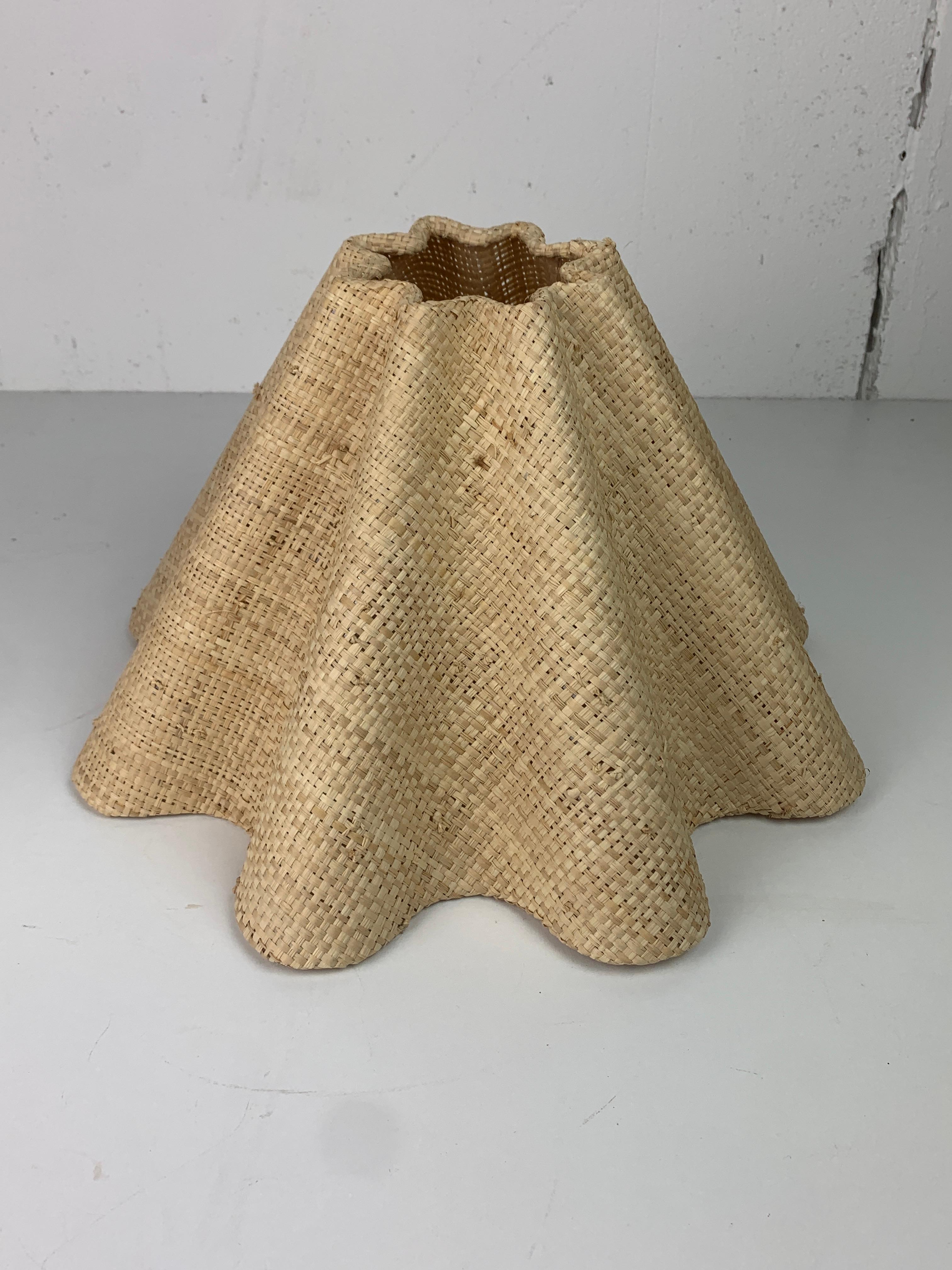 Lampe de table moderniste française en bois tourné dans le style de Charles Dudouyt, années 1950 en vente 1