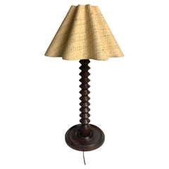 Lampada da tavolo modernista francese in legno tornito nello stile di Charles Dudouyt, anni '1950