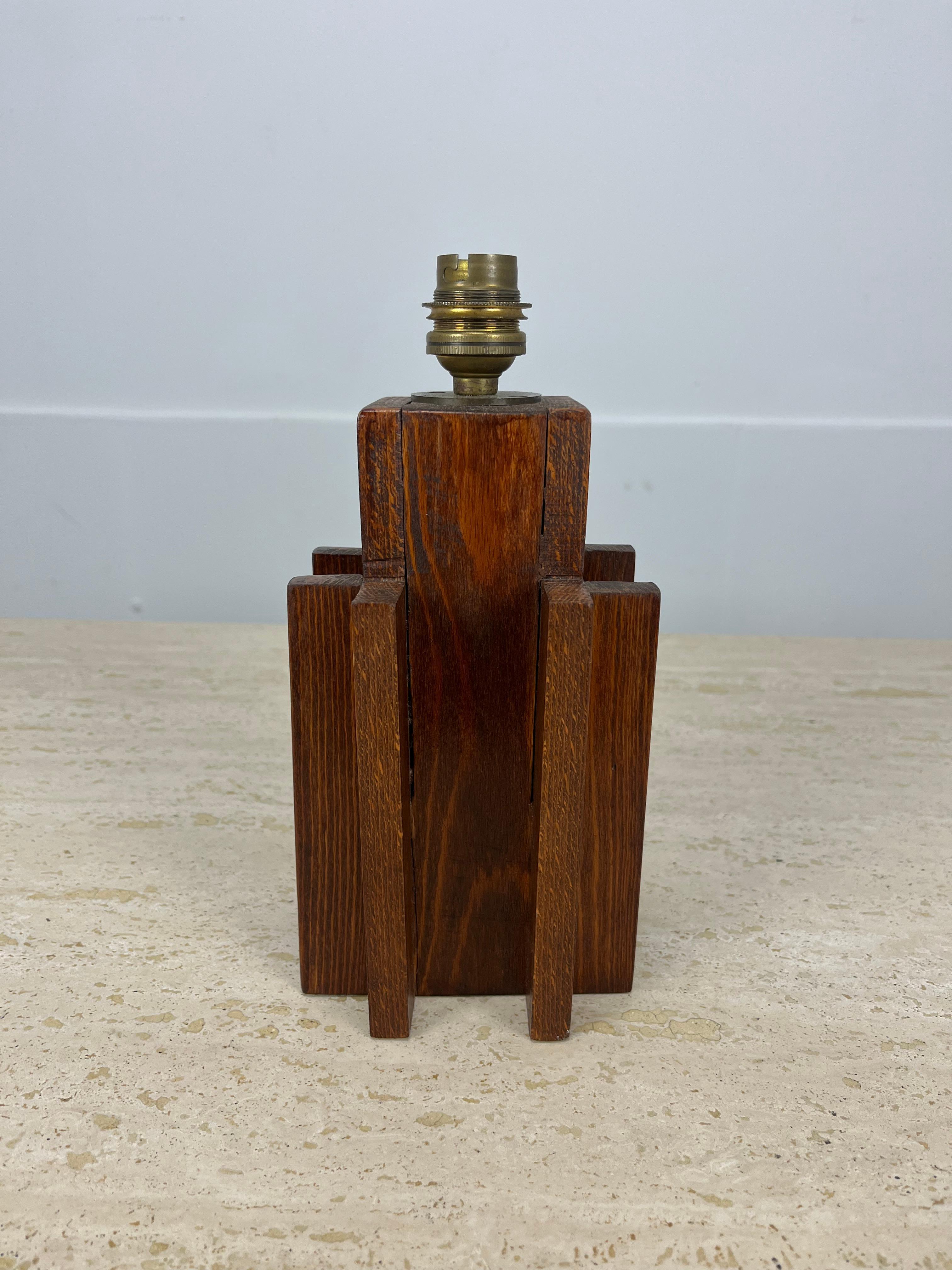 Lampe de table moderniste française en bois, Art déco, 1930 1940 en vente 5