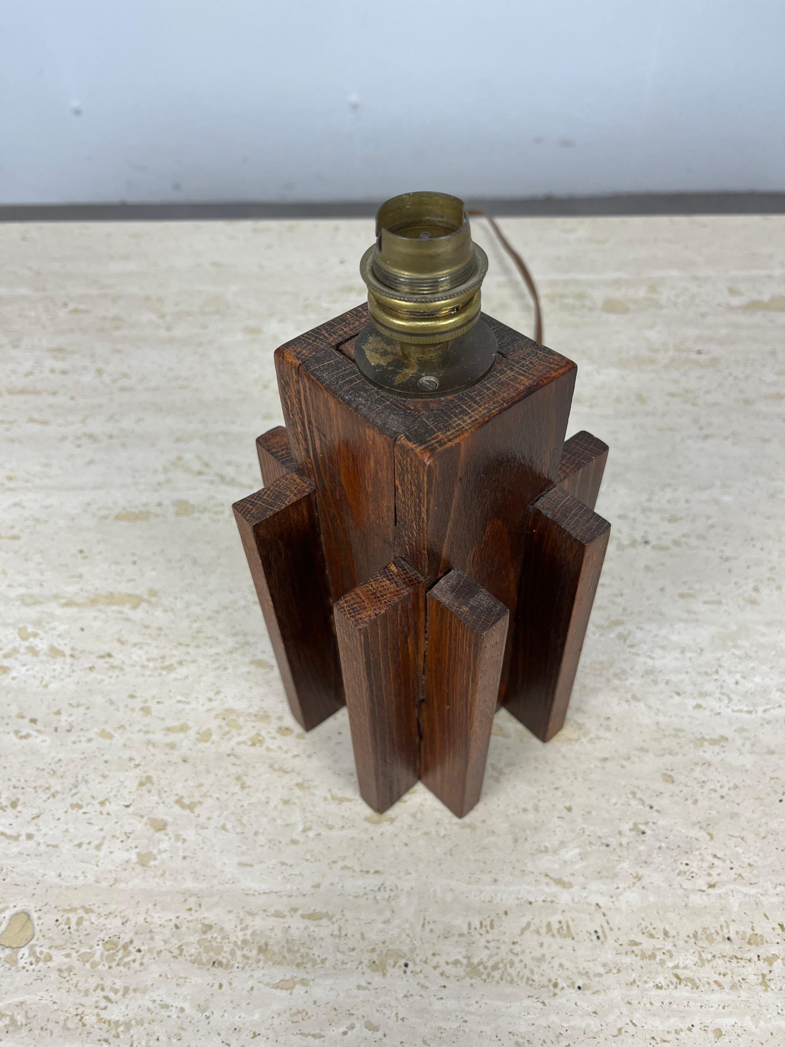 Lampe de table moderniste française en bois, Art déco, 1930 1940 en vente 6