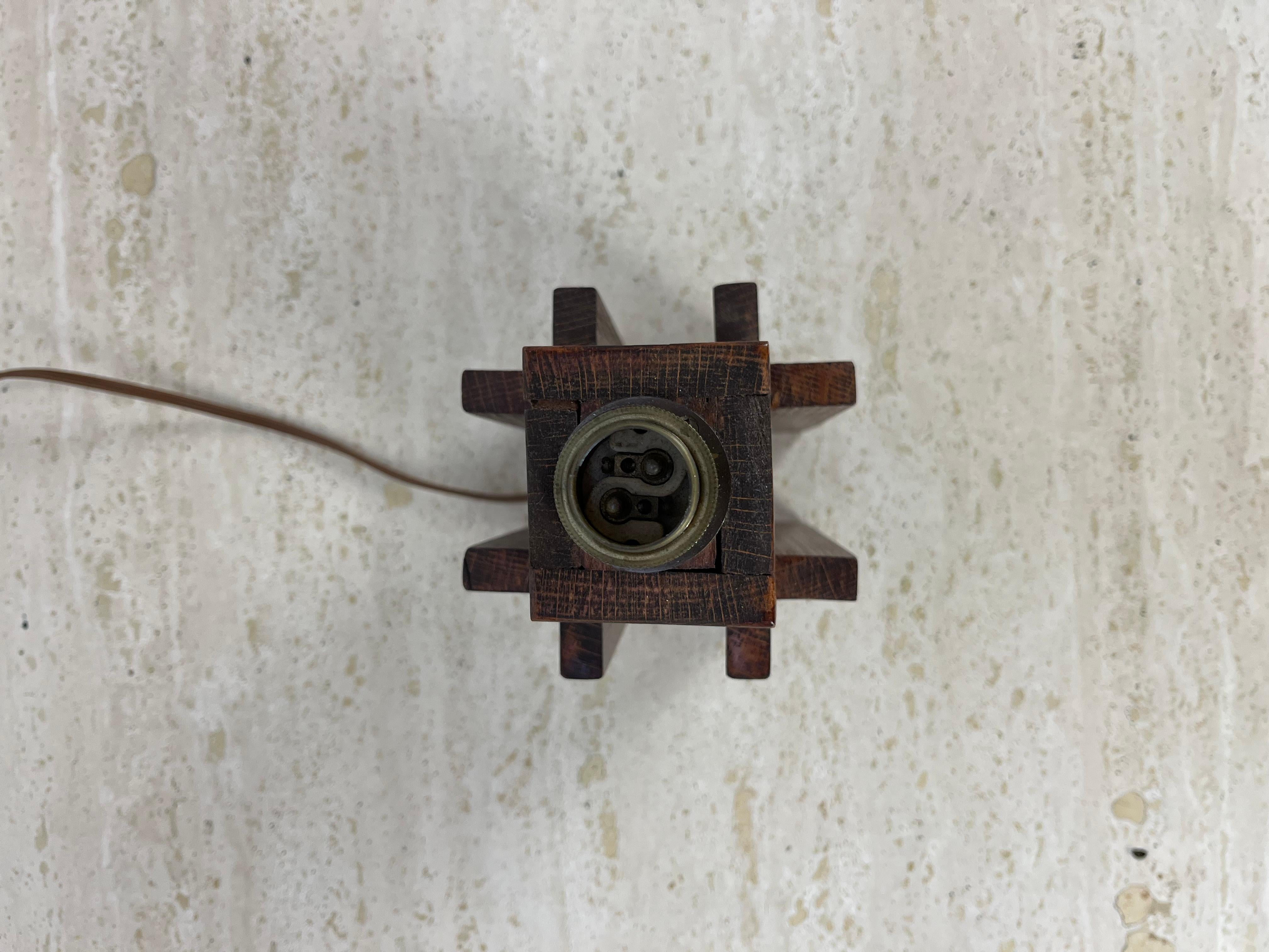 Lampe de table moderniste française en bois, Art déco, 1930 1940 en vente 7