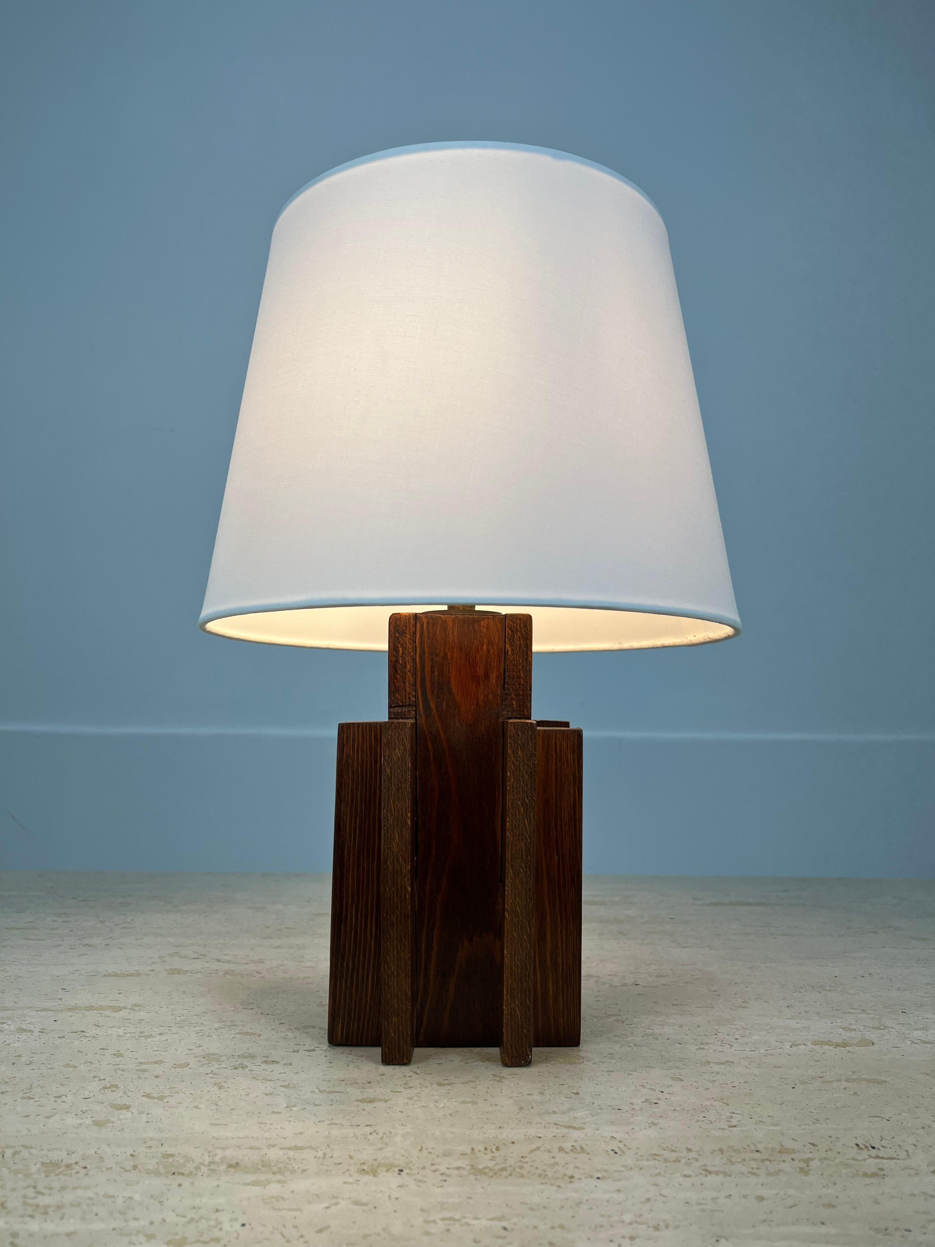 Lampe de table moderniste française en bois, Art déco, 1930 1940 Bon état - En vente à BELFORT, FR