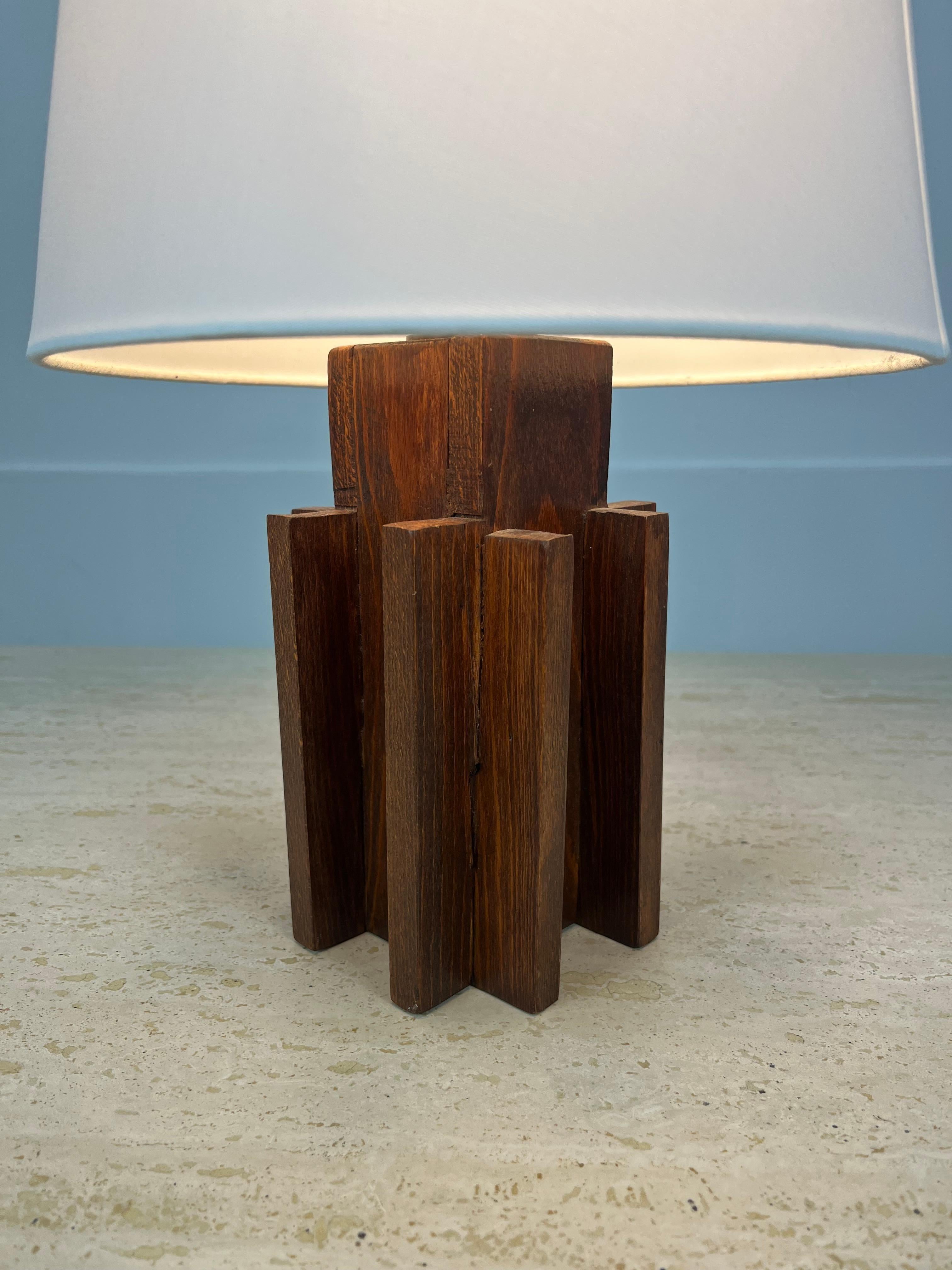 Milieu du XXe siècle Lampe de table moderniste française en bois, Art déco, 1930 1940 en vente