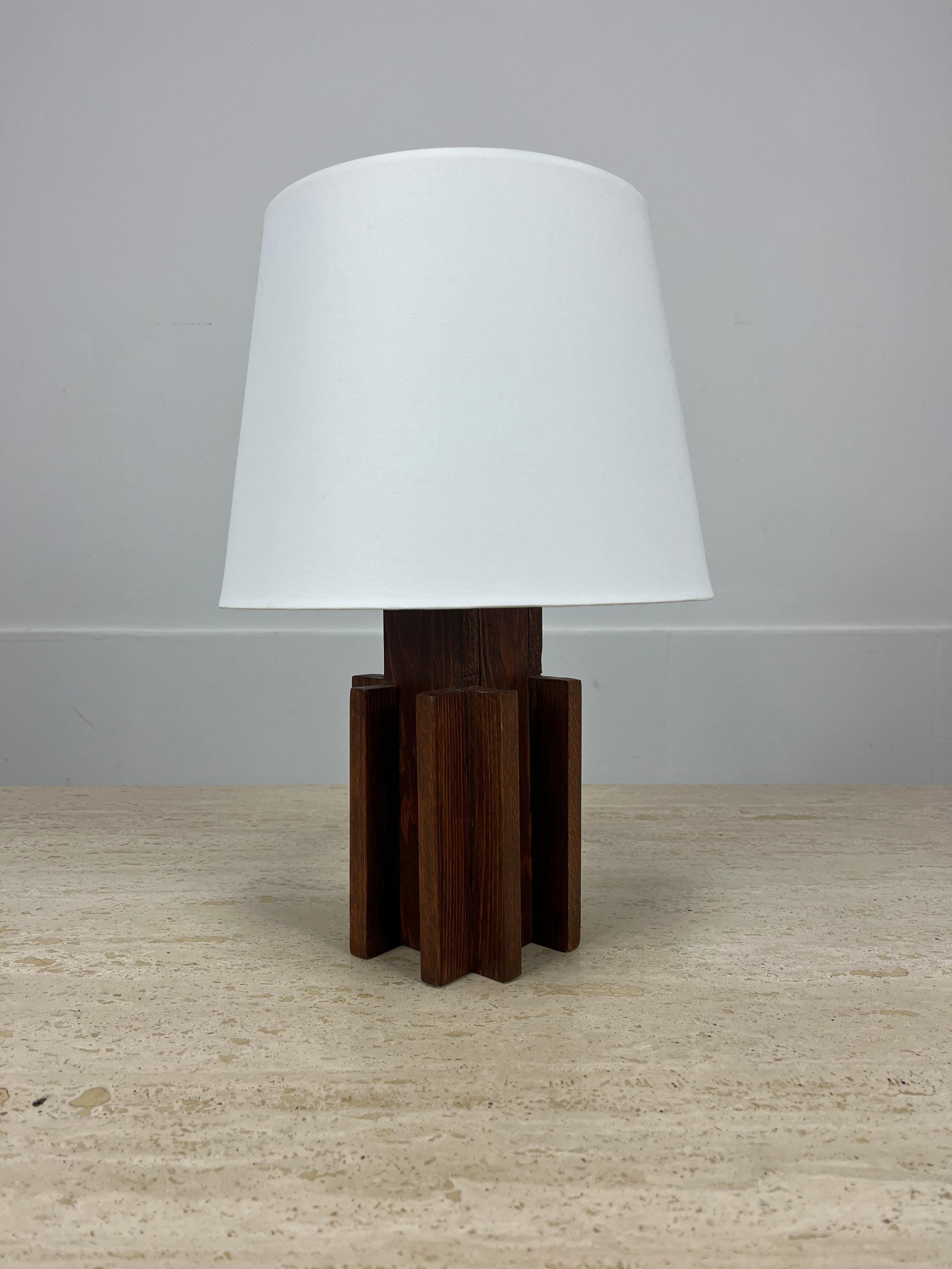 Bois Lampe de table moderniste française en bois, Art déco, 1930 1940 en vente