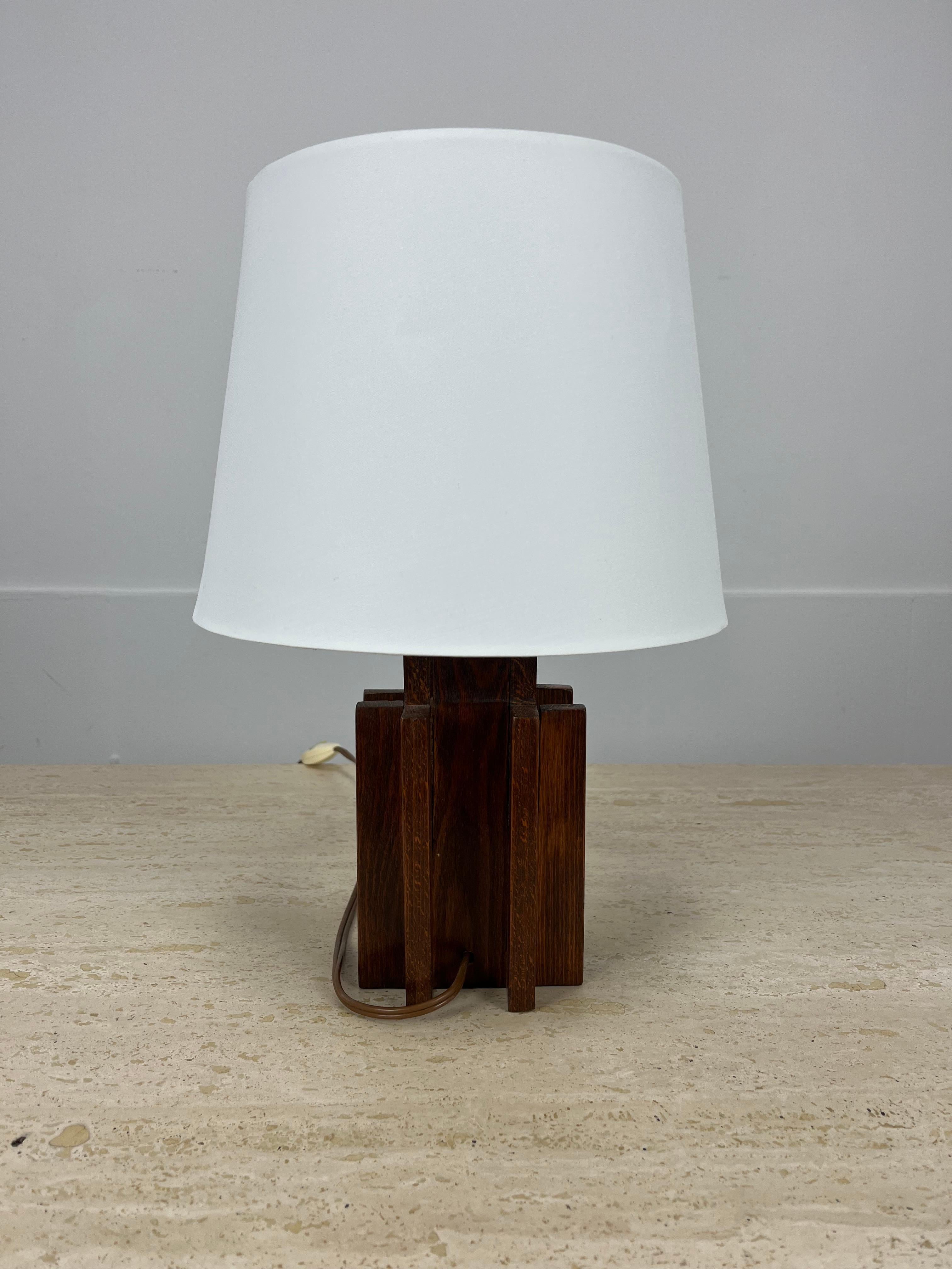 Lampe de table moderniste française en bois, Art déco, 1930 1940 en vente 1