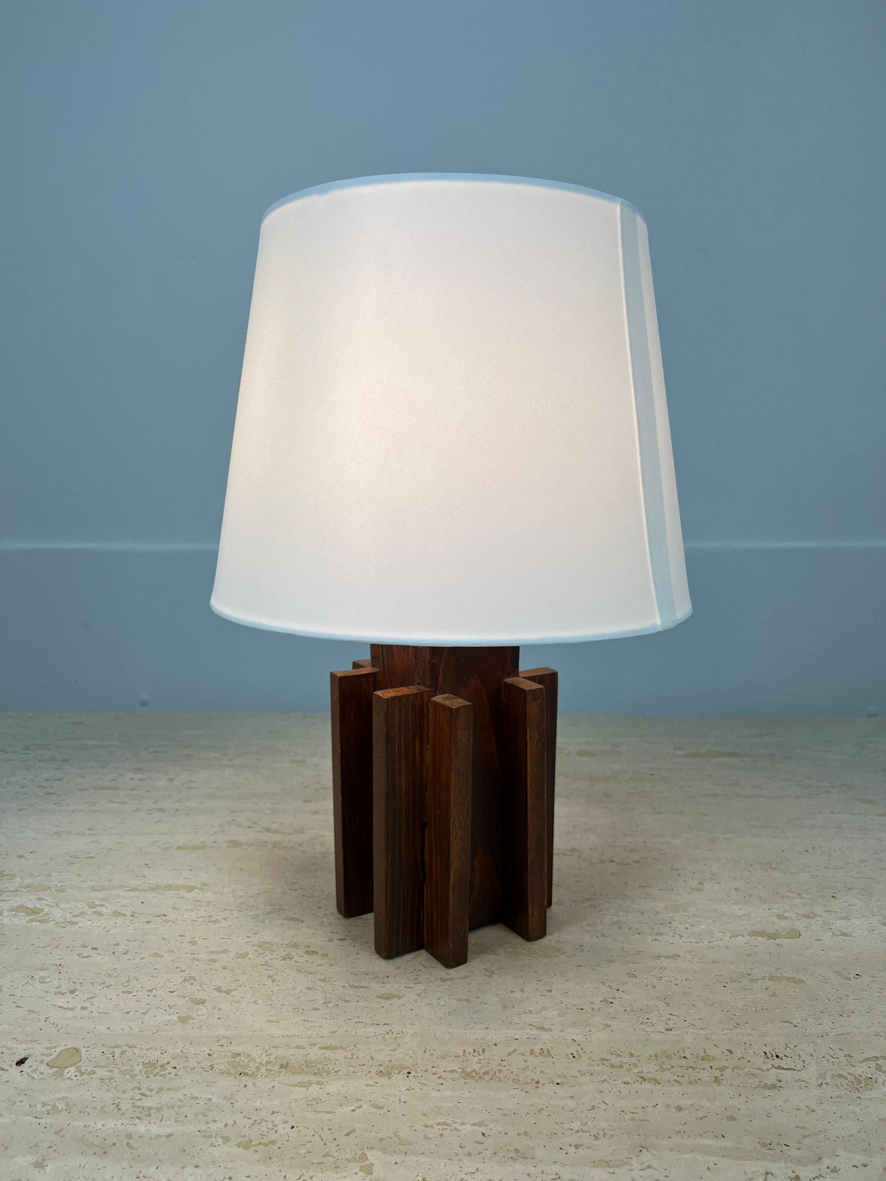 Lampe de table moderniste française en bois, Art déco, 1930 1940 en vente 3