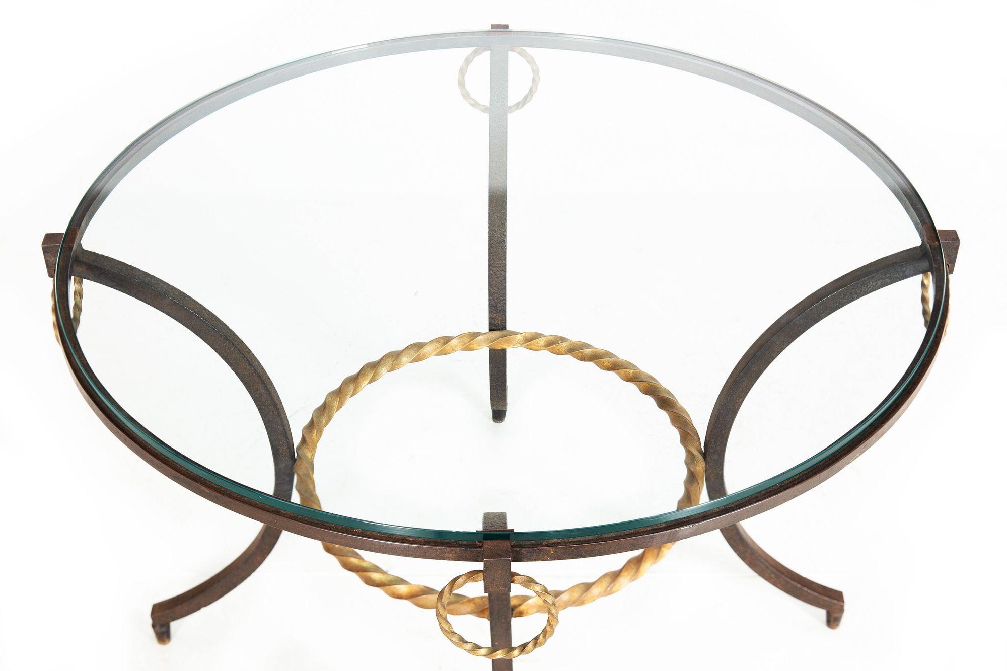 20ième siècle Table basse d'appoint en fer forgé et verre, d'inspiration moderniste française, ca. 1950s en vente