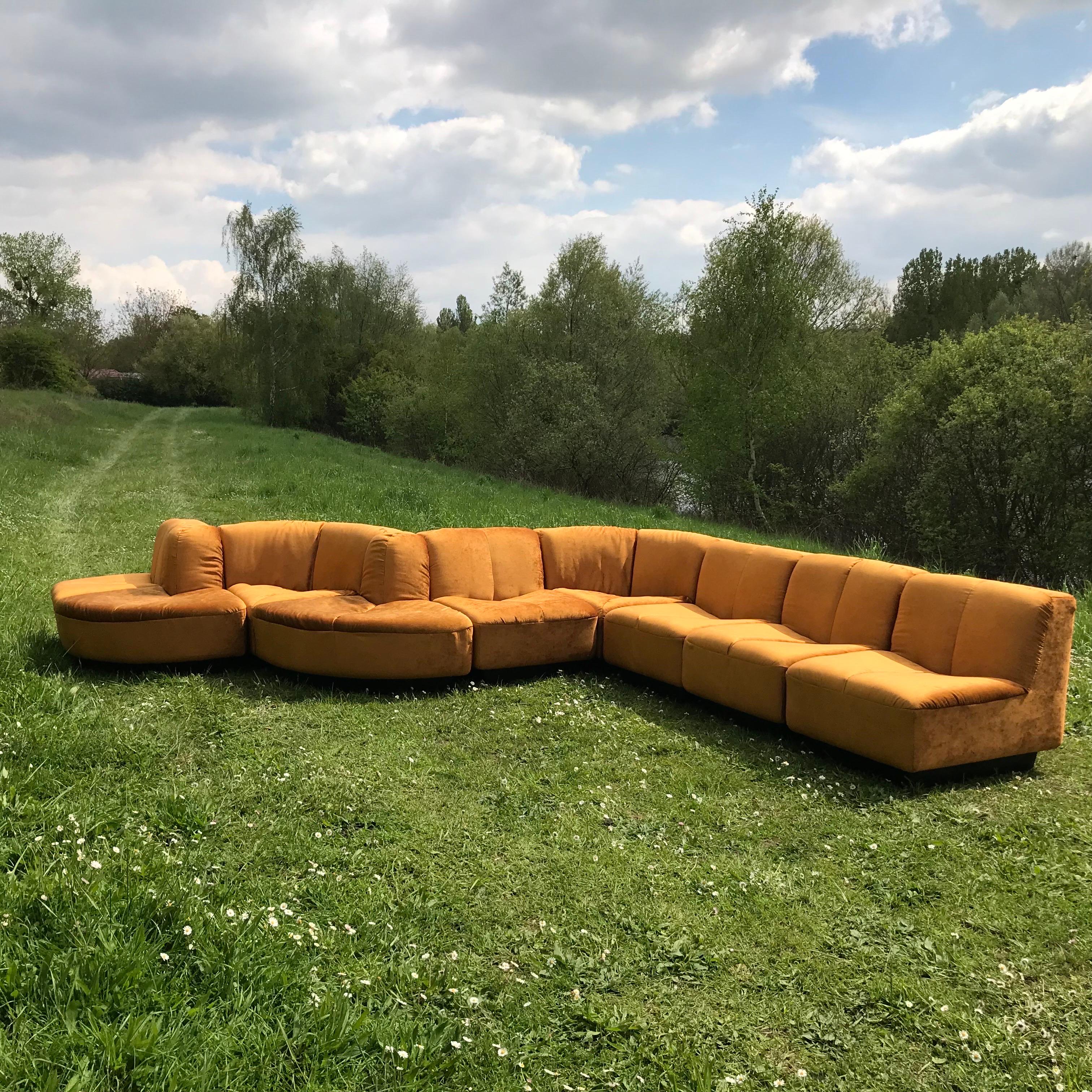 French modular sofa from the 70s, set of 9 seats,
Entirely reupholsteured in a caramel velvet jab
 
Many shapes are possible 
You can set it up in different ways
Very elegant and confortable 